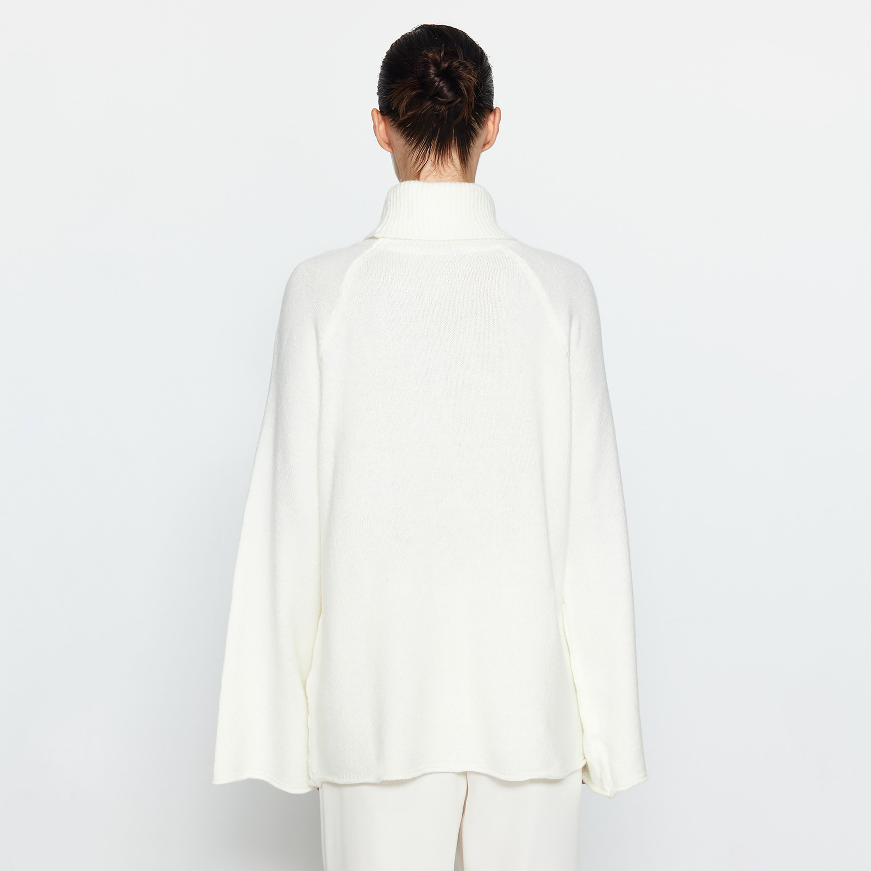 Trendyolmilla White Turtle Neck Raglan Sleeves Women's Sweater-women-winterwear-cardigansandjumpers-jumpers-image-3