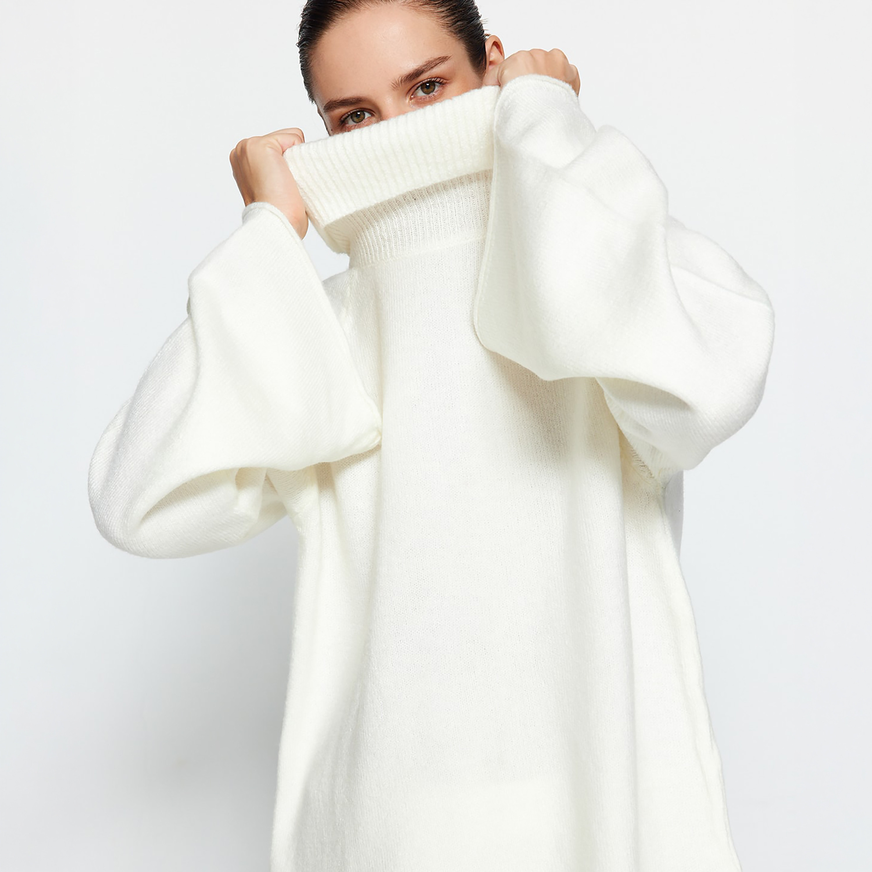 Trendyolmilla White Turtle Neck Raglan Sleeves Women's Sweater-women-winterwear-cardigansandjumpers-jumpers-image-5