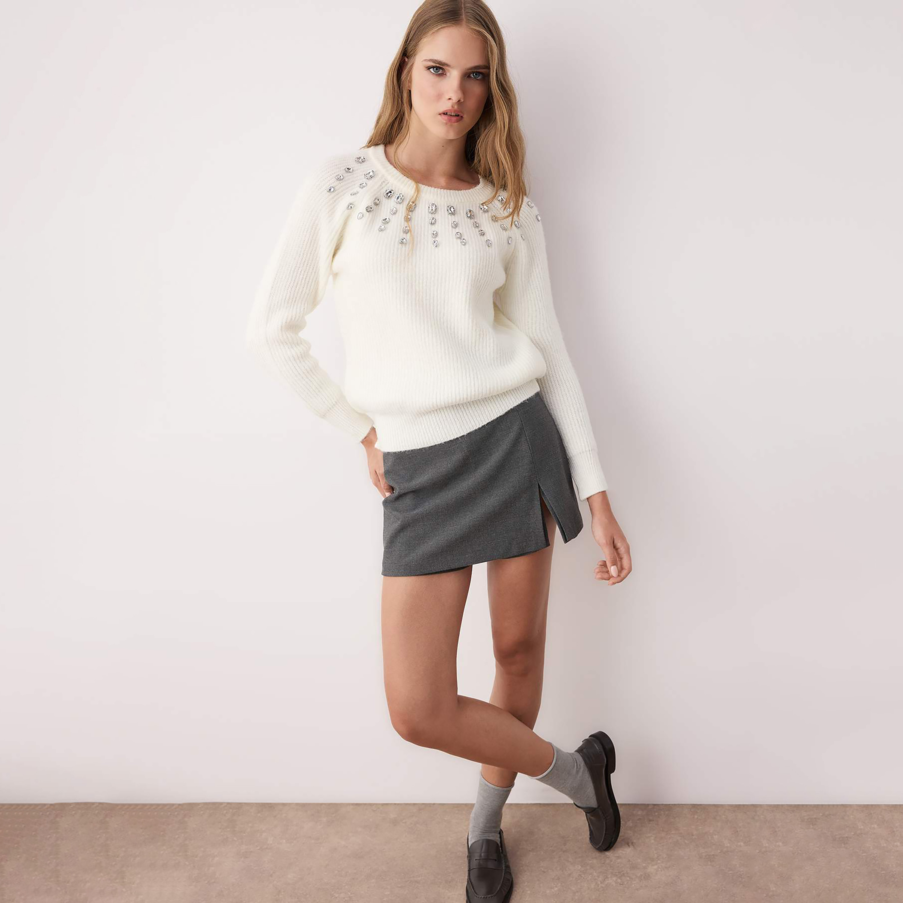 Trendyolmilla White Crystal Detailed Raglan Sleeves Women's Sweater-women-winterwear-cardigansandjumpers-jumpers-image-2