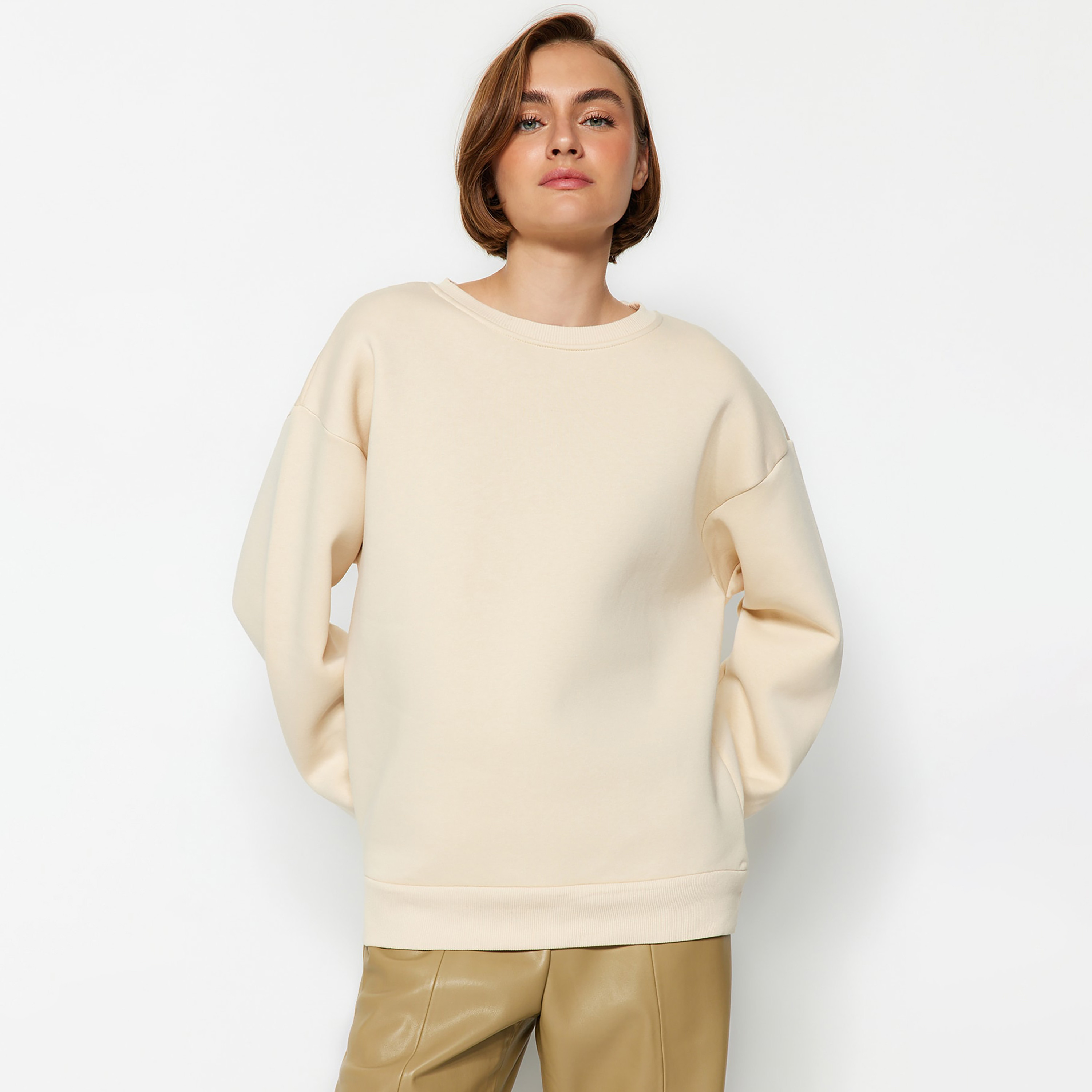 سويت شيرت حريمي بأكمام مسدلة من تريندyولميلا-women-clothing-hoodiesandsweatshirts-sweatshirts-image-1