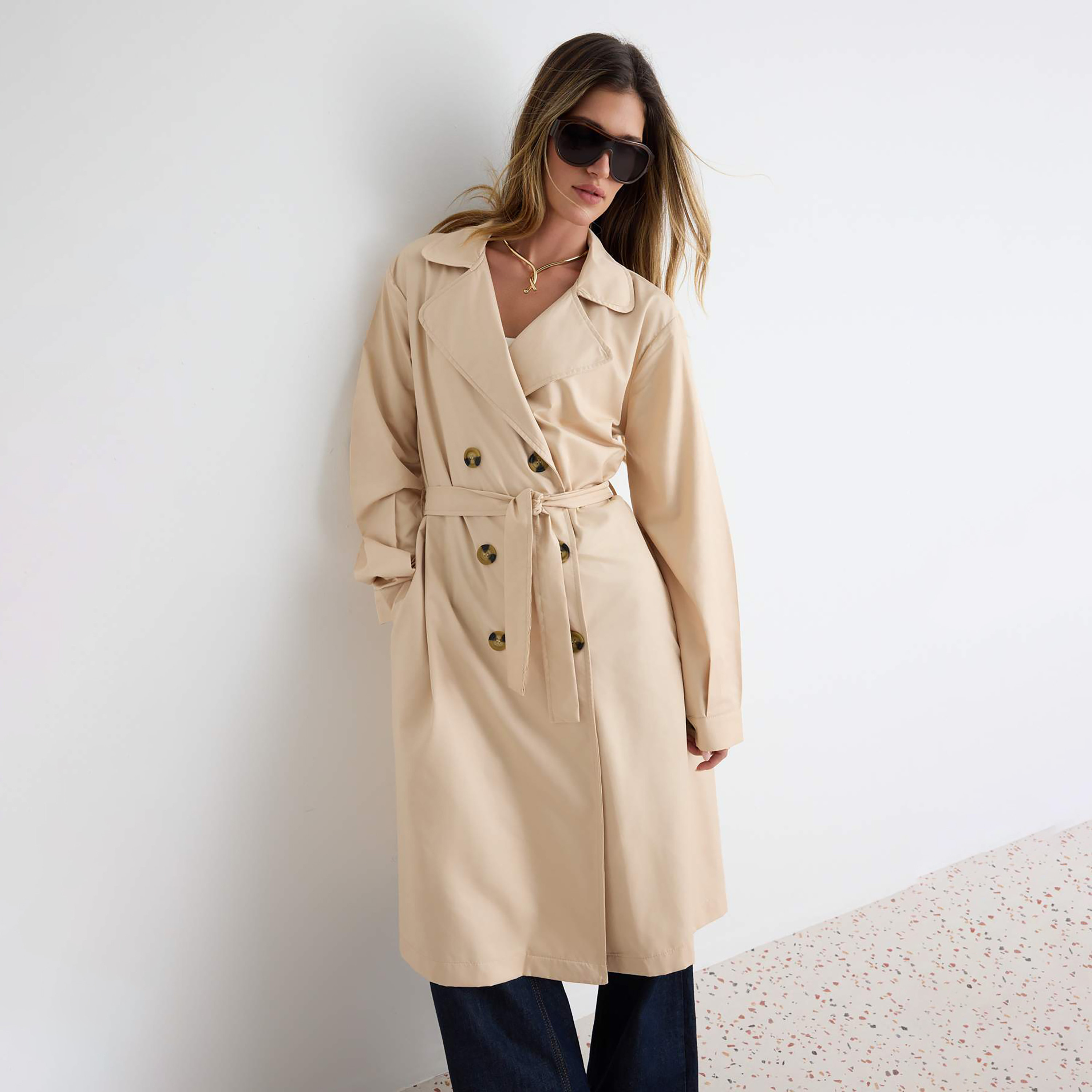ترينش كوت حريمي بياقة مطوية وأكمام منتفخة من ترendyol-women-winterwear-coatsandjackets-coats-image-1