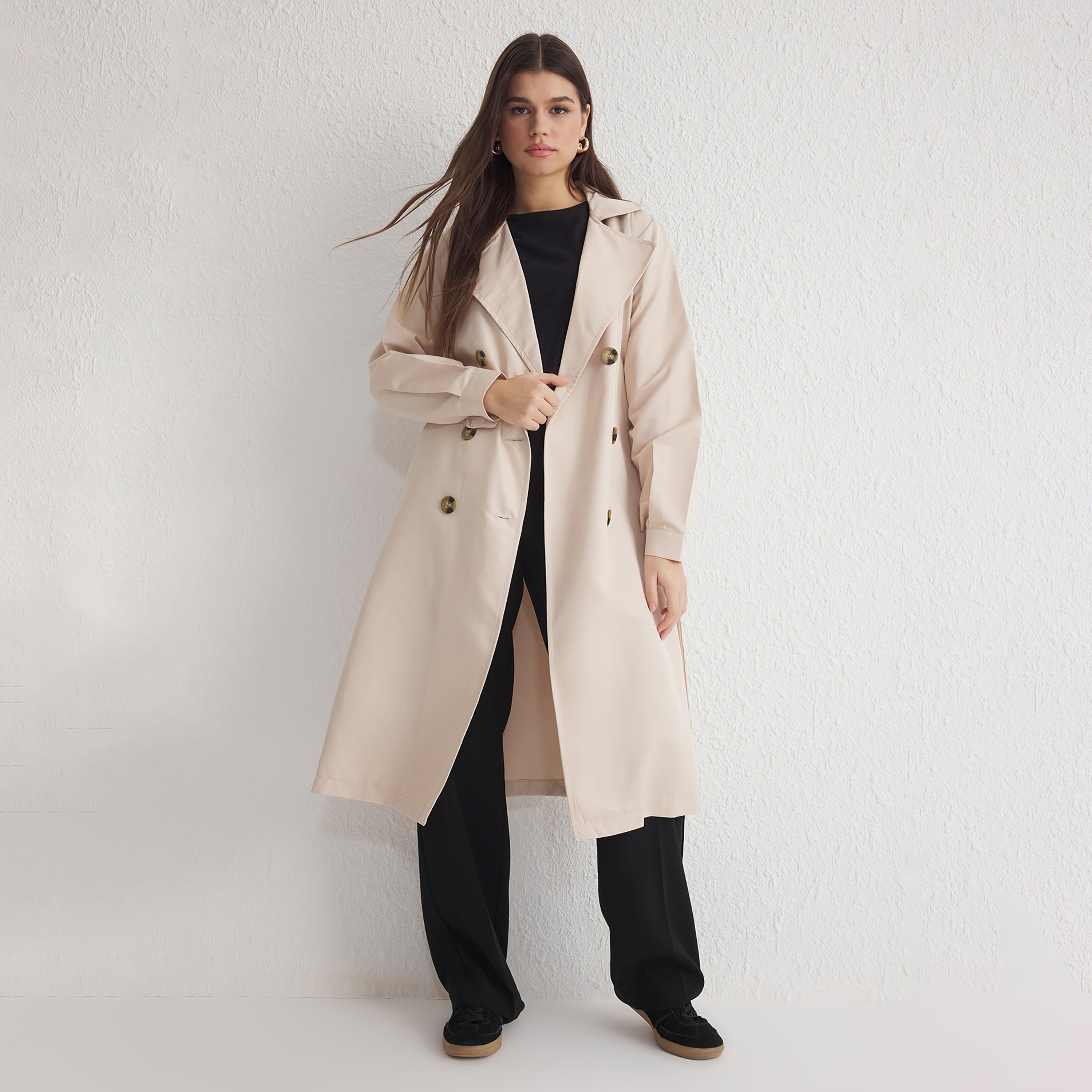 ترينش كوت حريمي بياقة مطوية وأكمام منتفخة من ترendyol-women-winterwear-coatsandjackets-coats-image-2