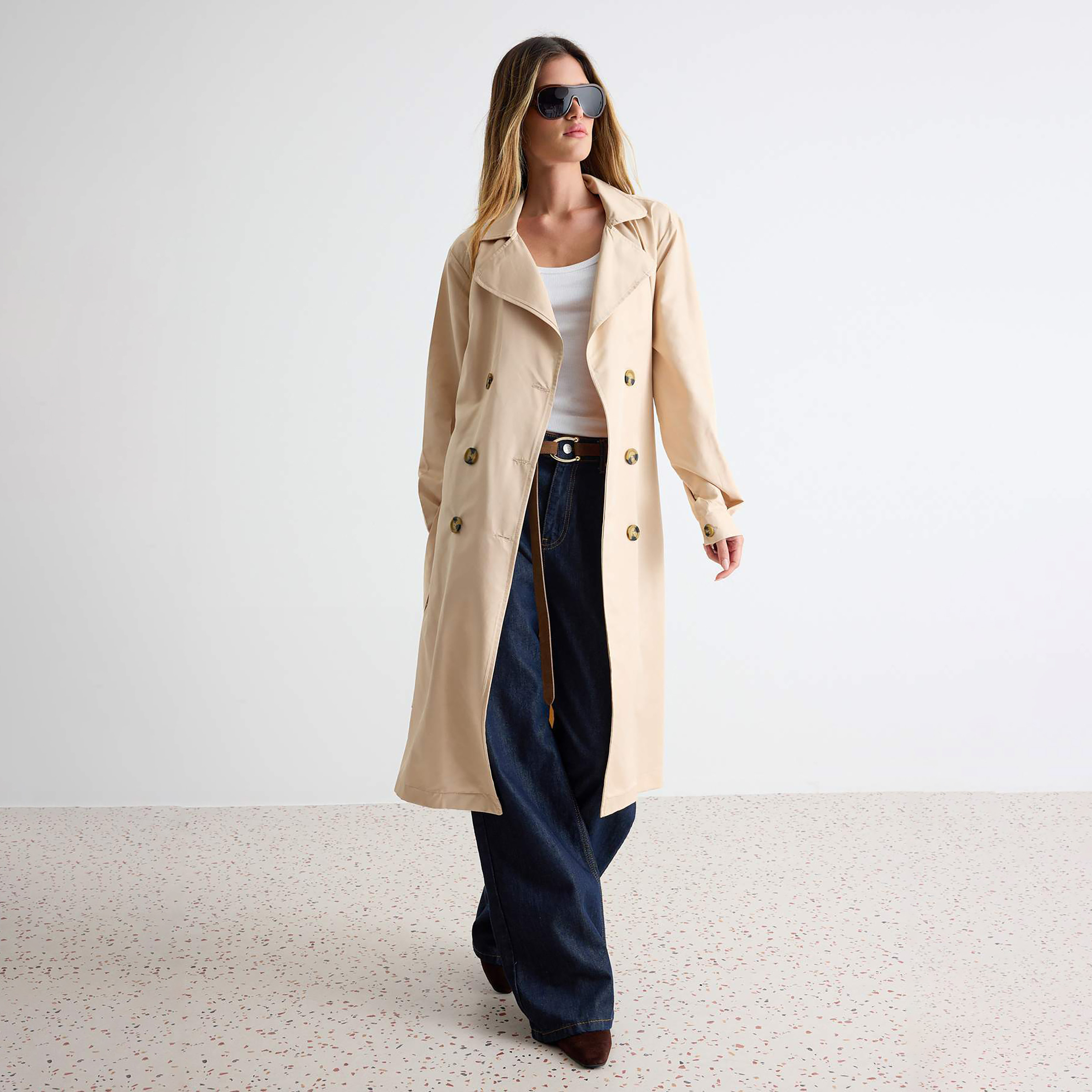 ترينش كوت حريمي بياقة مطوية وأكمام منتفخة من ترendyol-women-winterwear-coatsandjackets-coats-image-3