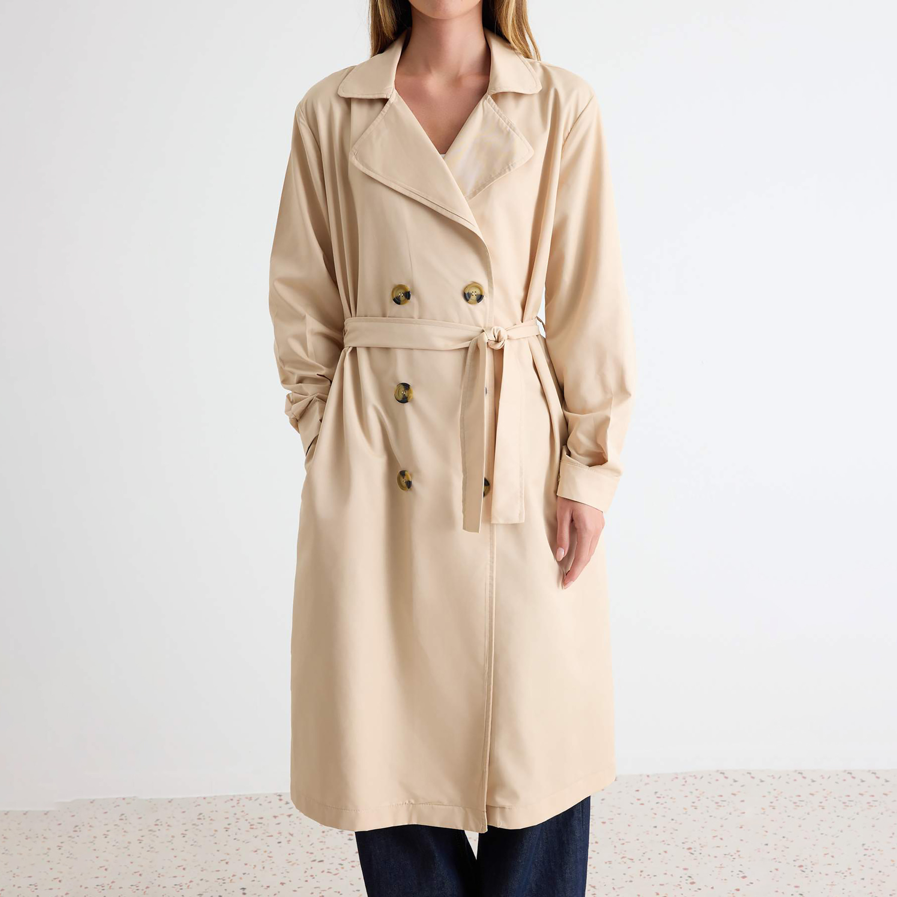 ترينش كوت حريمي بياقة مطوية وأكمام منتفخة من ترendyol-women-winterwear-coatsandjackets-coats-image-5
