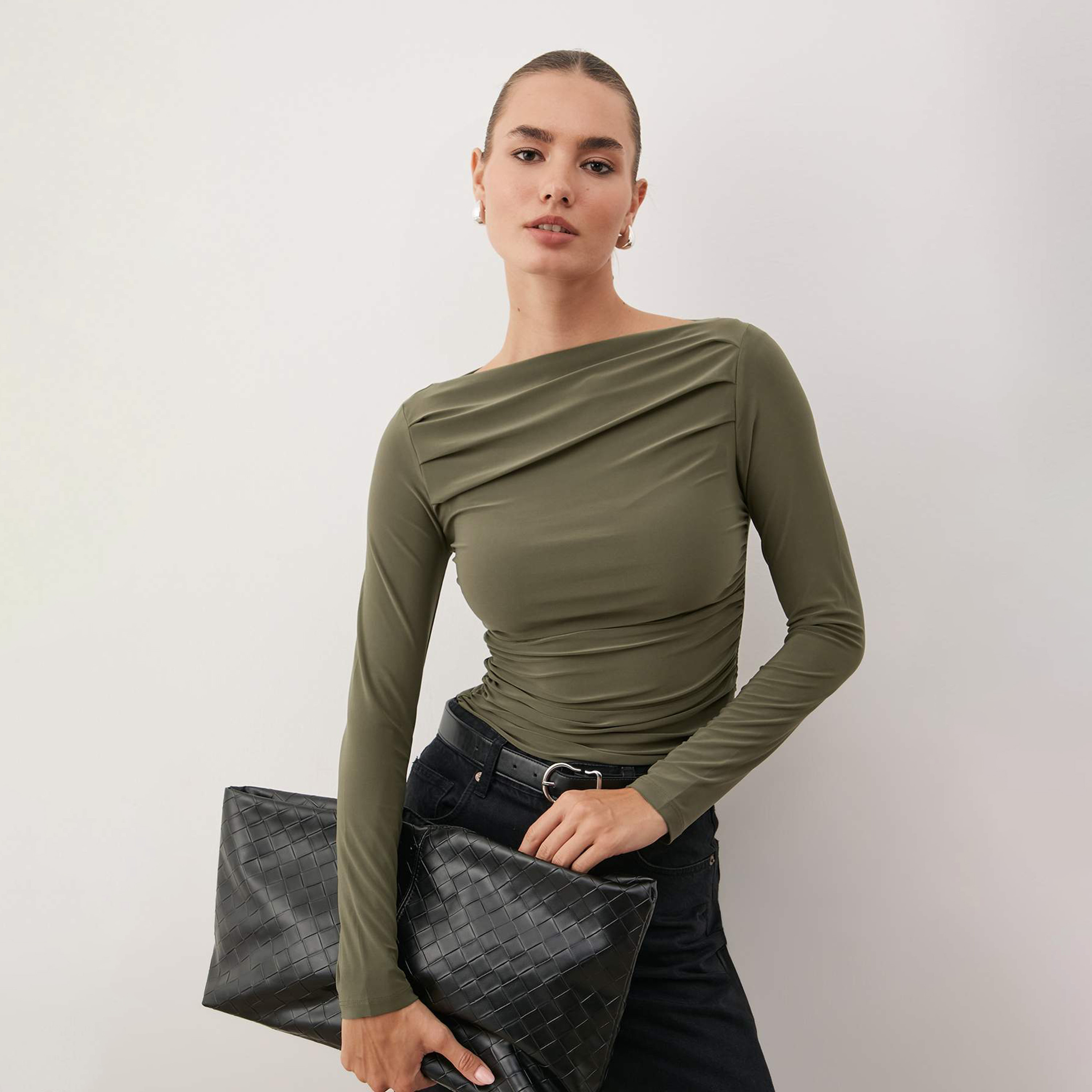 توب حريمي بكشكش وأكمام ضيقة من ترينديول ميلا-women-clothing-shirtsandblouses-blouses-image-1