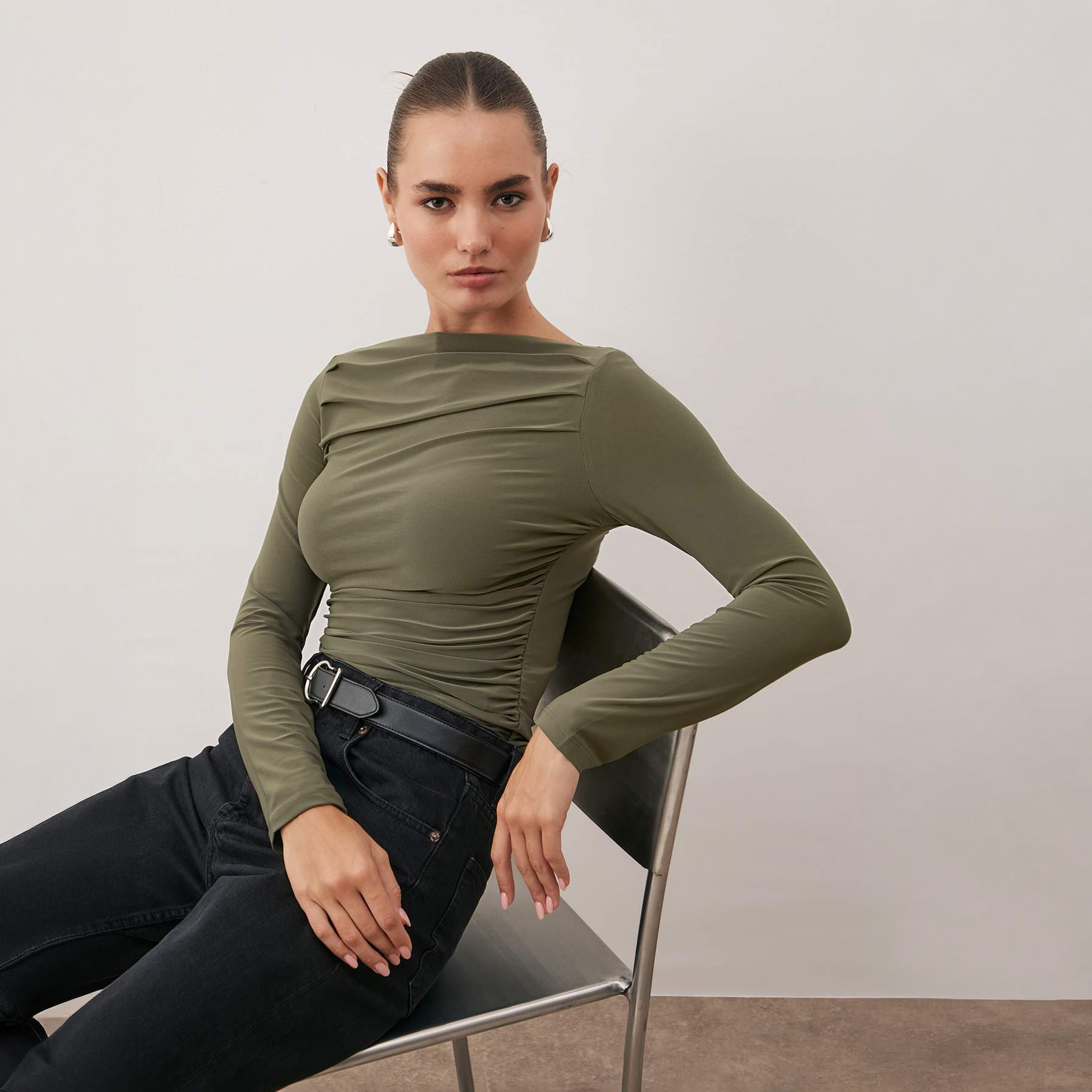توب حريمي بكشكش وأكمام ضيقة من ترينديول ميلا-women-clothing-shirtsandblouses-blouses-image-2