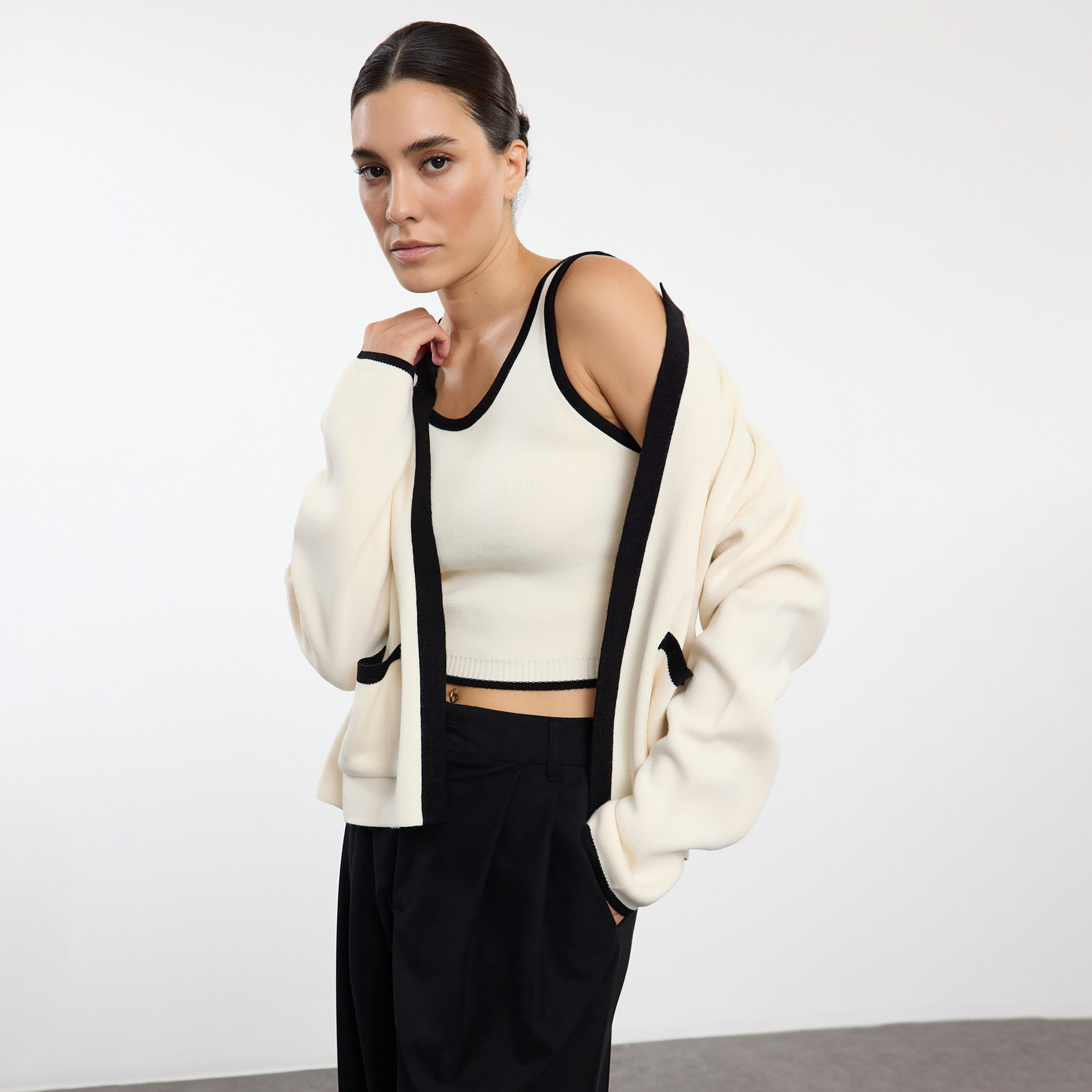 Trendyolmilla Contrast Trim Dropped Sleeves Women's Tank Top & Cardigan Set-women-winterwear-cardigansandjumpers-cardigans-image-3