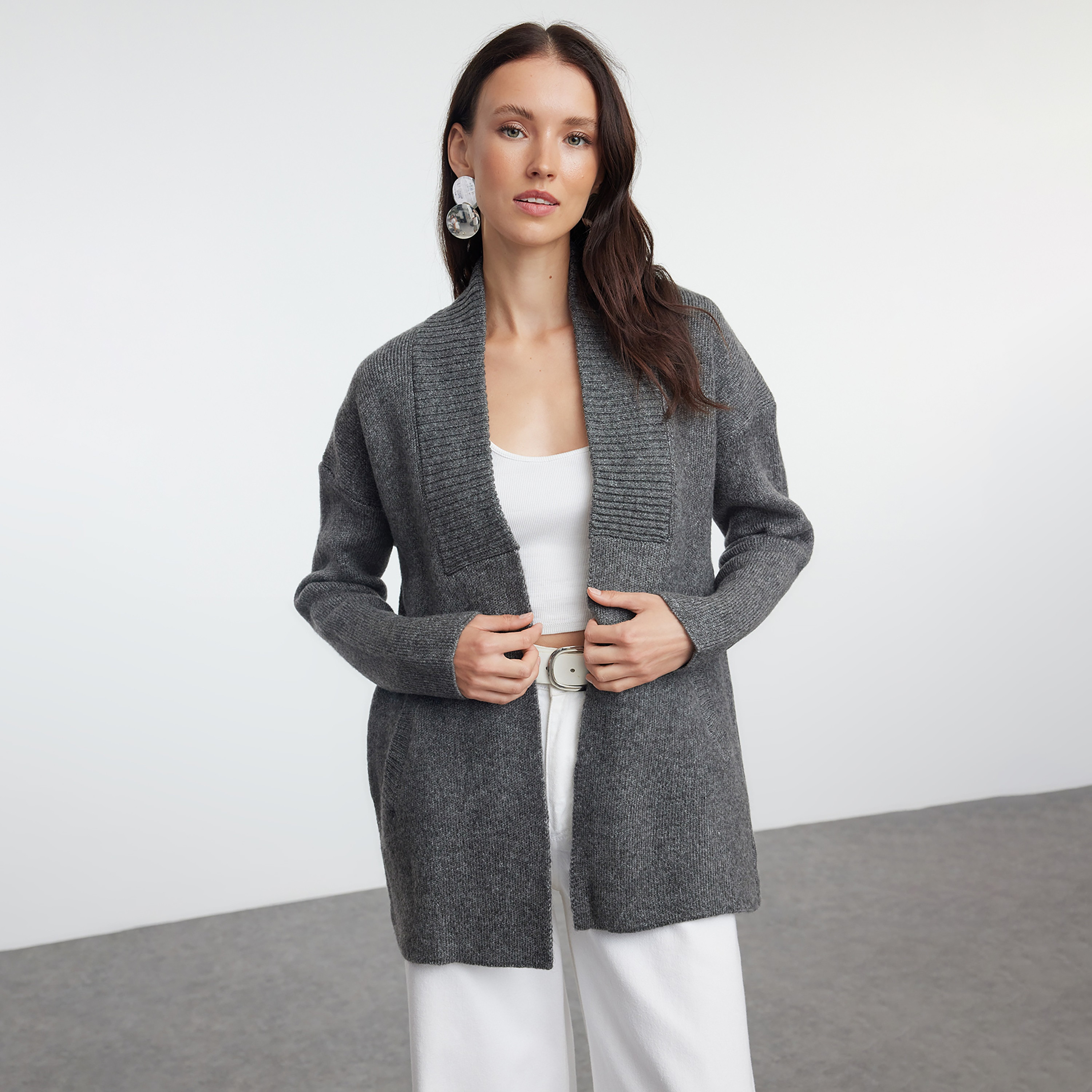 كارديجان حريمي مفتوح من الأمام بأكمام مسدلة من تريندyol ميلا-women-winterwear-cardigansandjumpers-cardigans-image-1