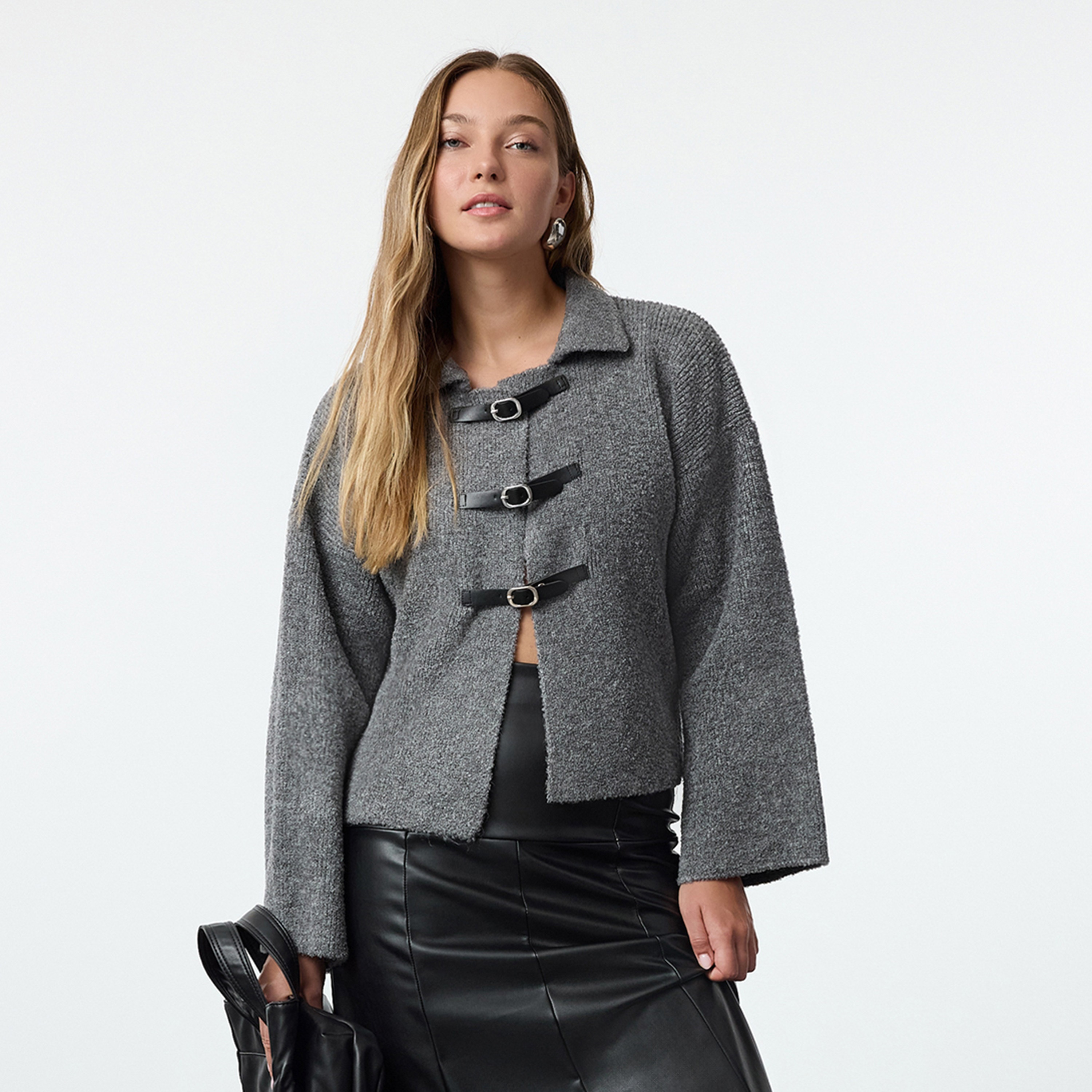 كارديجان حريمي بياقة وأكمام ساقطة من تريندyol ميلا-women-winterwear-cardigansandjumpers-cardigans-image-1