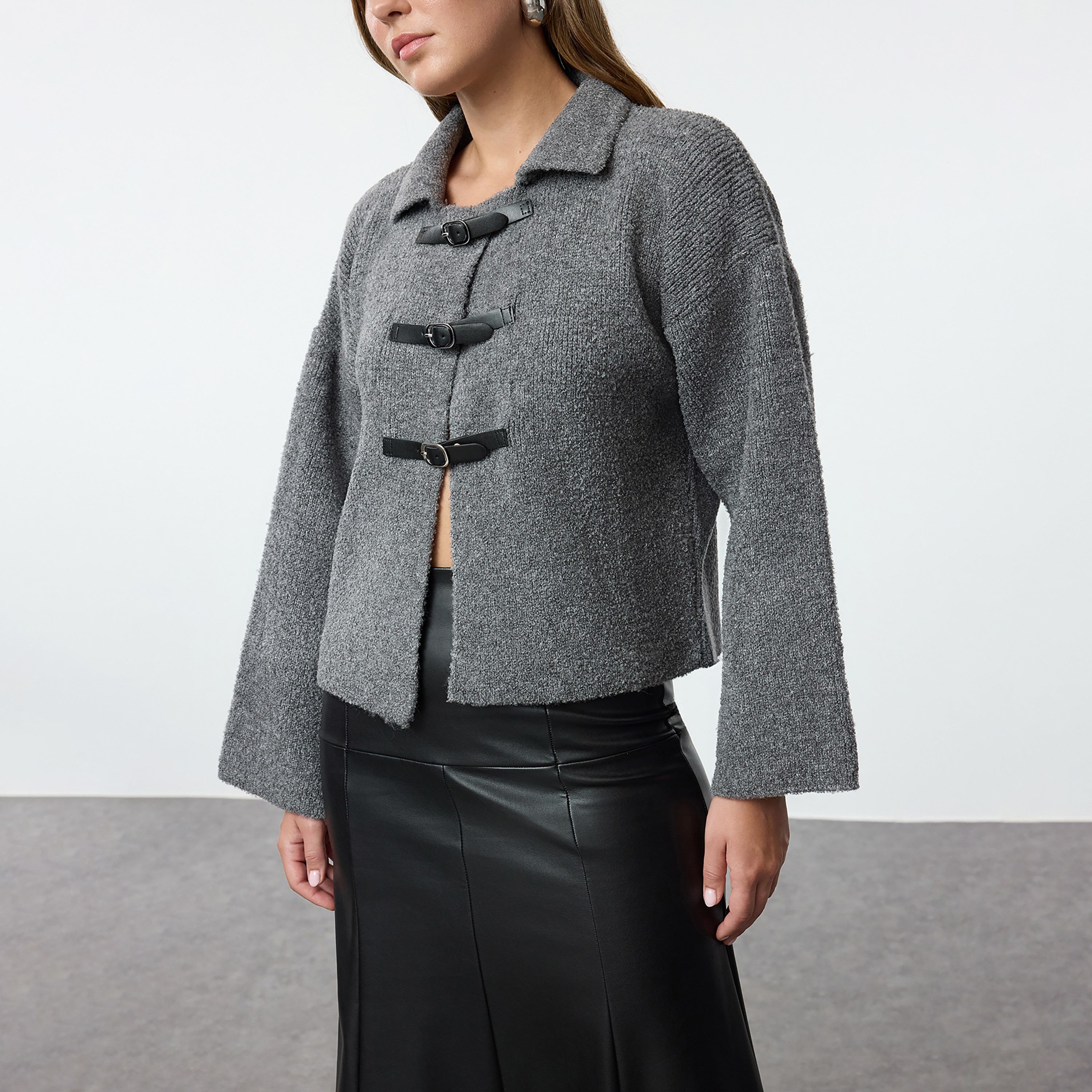 كارديجان حريمي بياقة وأكمام ساقطة من تريندyol ميلا-women-winterwear-cardigansandjumpers-cardigans-image-4