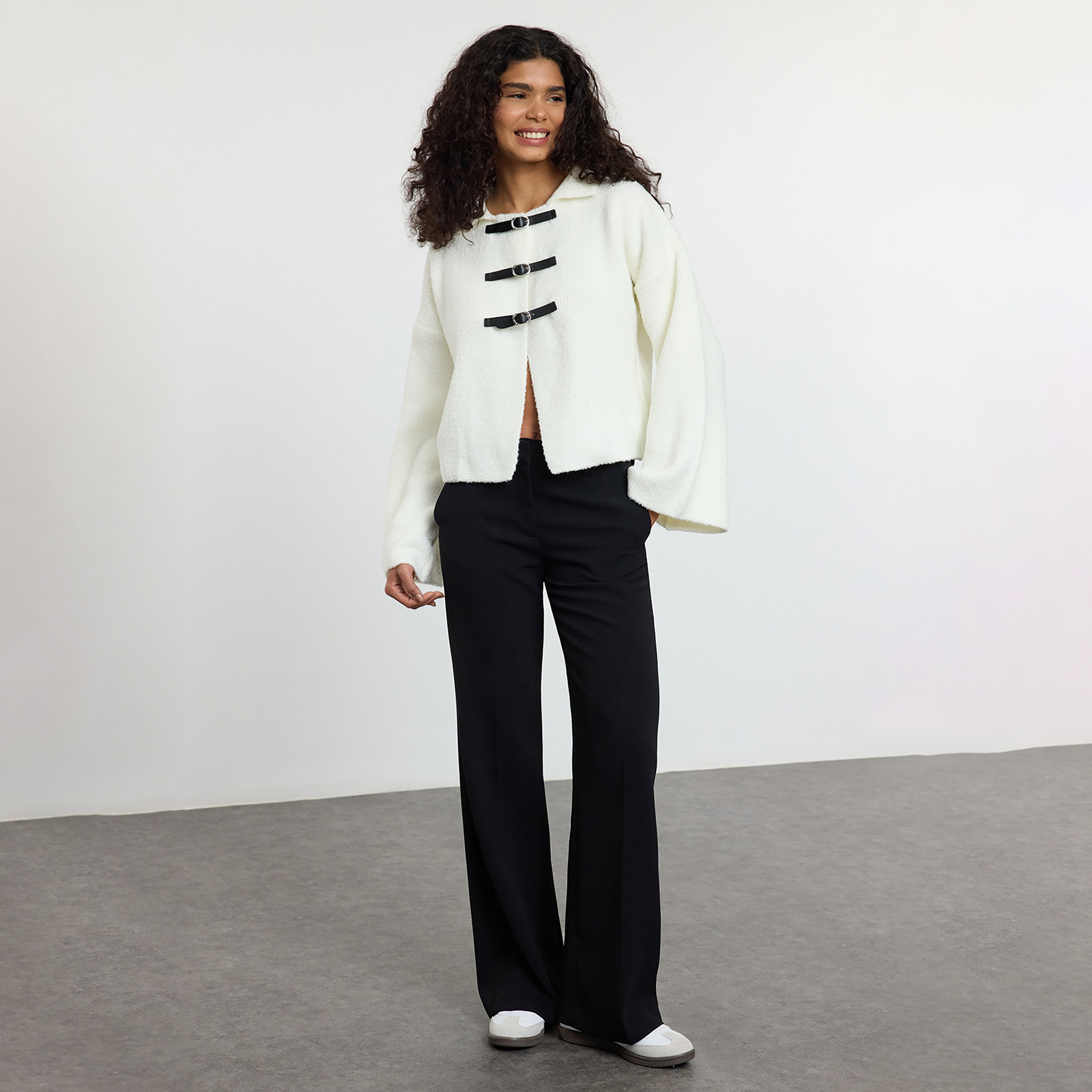 كارديجان حريمي بياقة وأكمام ساقطة من تريندyol ميلا-women-winterwear-cardigansandjumpers-cardigans-image-2