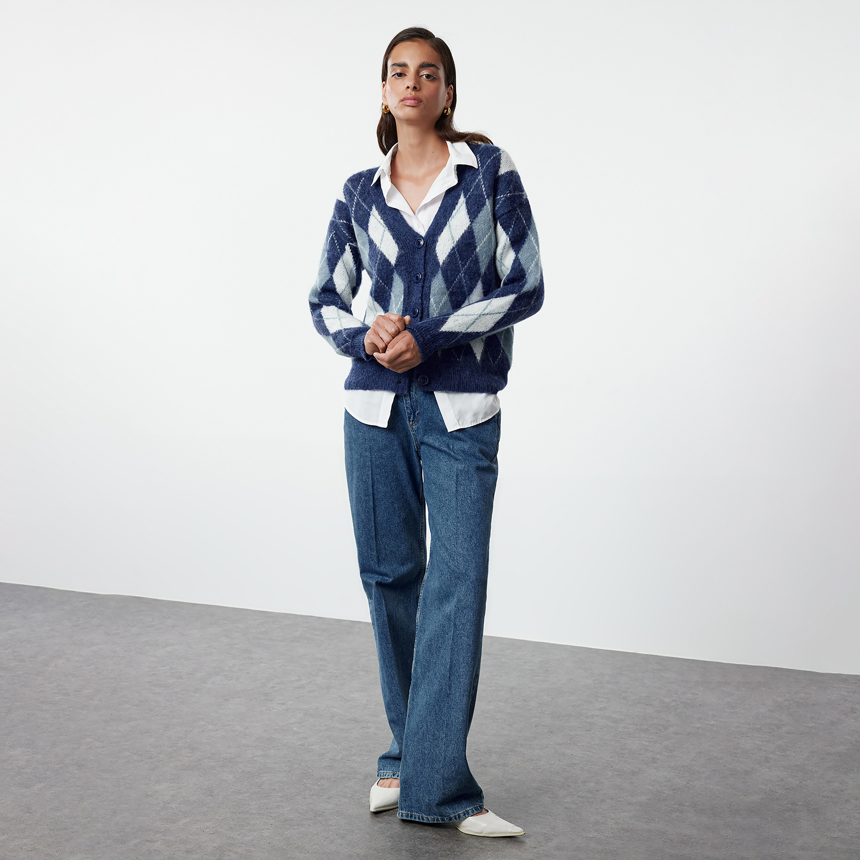 كارديجان حريمي بنقشة أرجايل وأكمام منسدلة من ترينديول ميلا-women-winterwear-cardigansandjumpers-cardigans-image-2