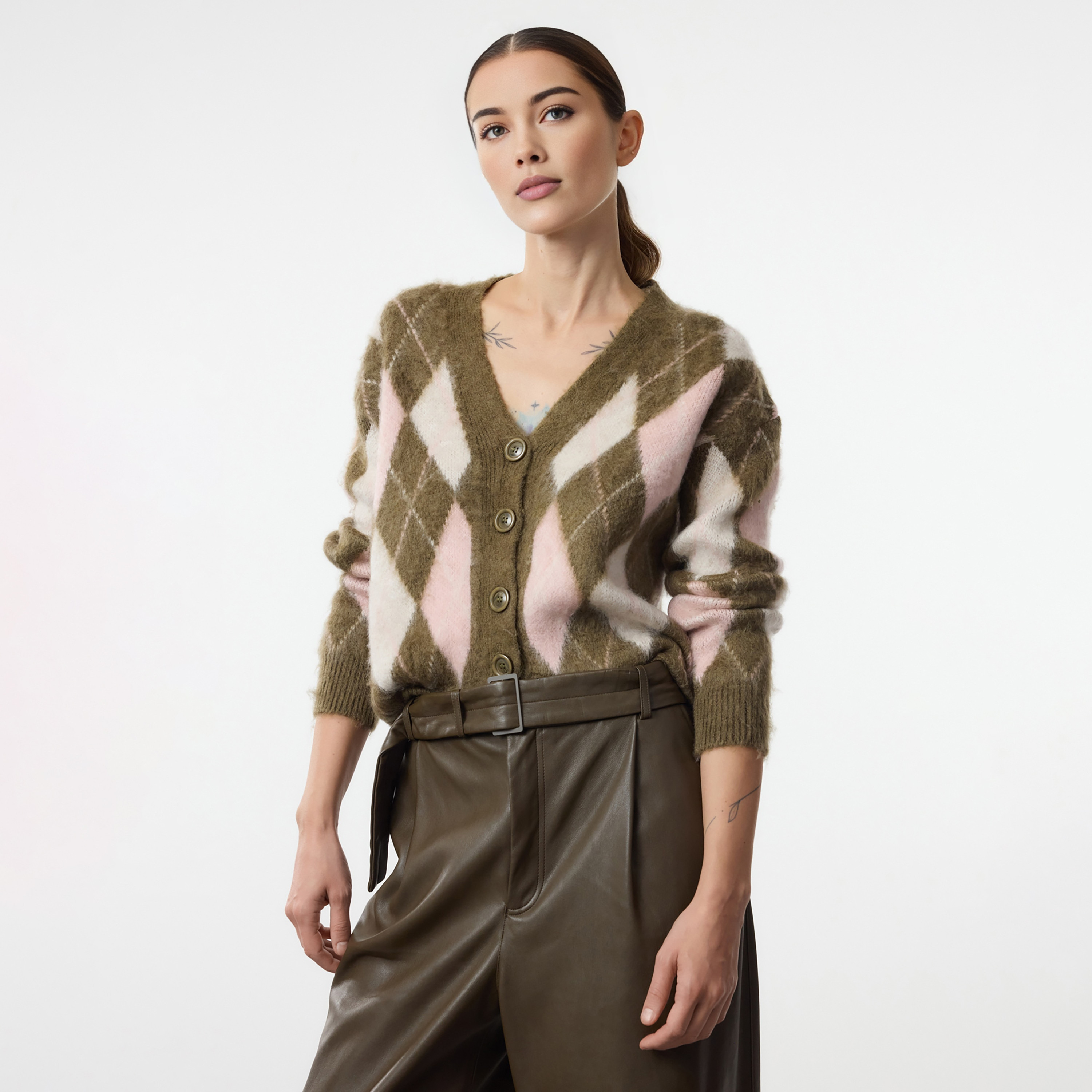 كارديجان حريمي بنقشة أرجايل وأكمام منسدلة من ترينديول ميلا-women-winterwear-cardigansandjumpers-cardigans-image-1
