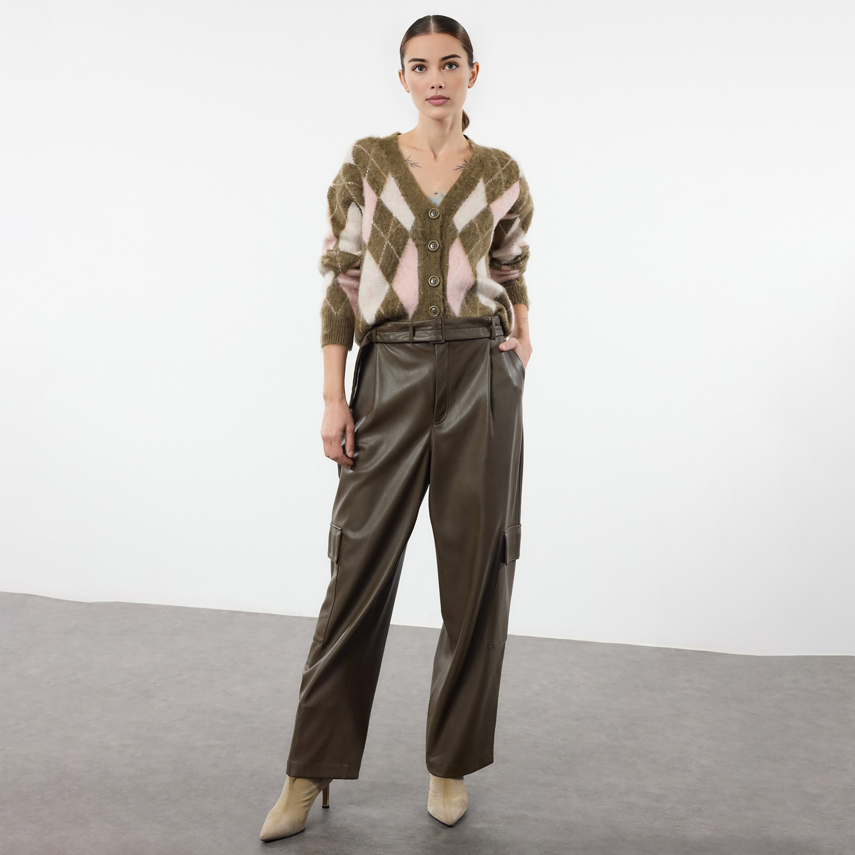 كارديجان حريمي بنقشة أرجايل وأكمام منسدلة من ترينديول ميلا-women-winterwear-cardigansandjumpers-cardigans-image-2