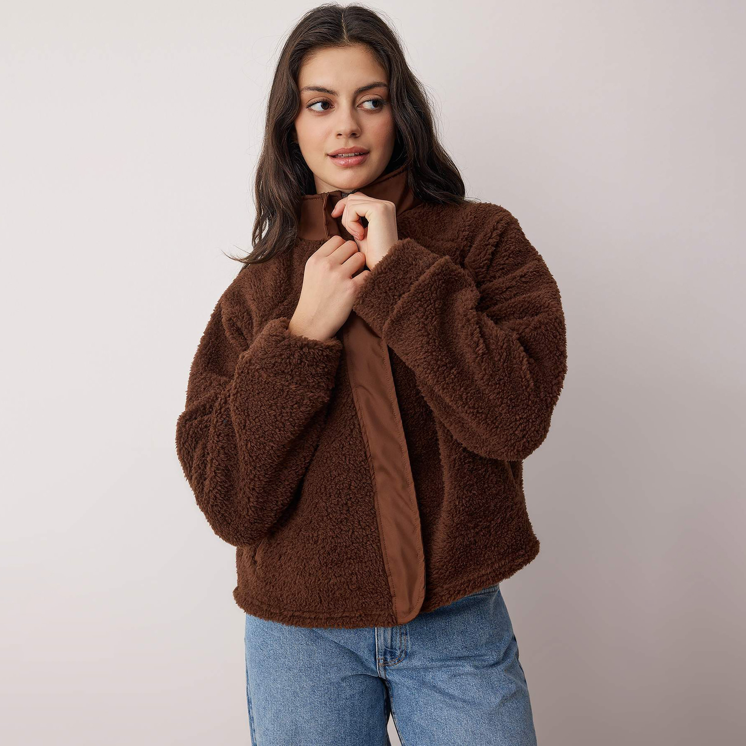جاكيت شيربا حريمي بني من قماش الفليس بياقة مرتفعة وأكمام ركلان من ترينديول ميلا-women-winterwear-coatsandjackets-jackets-image-1