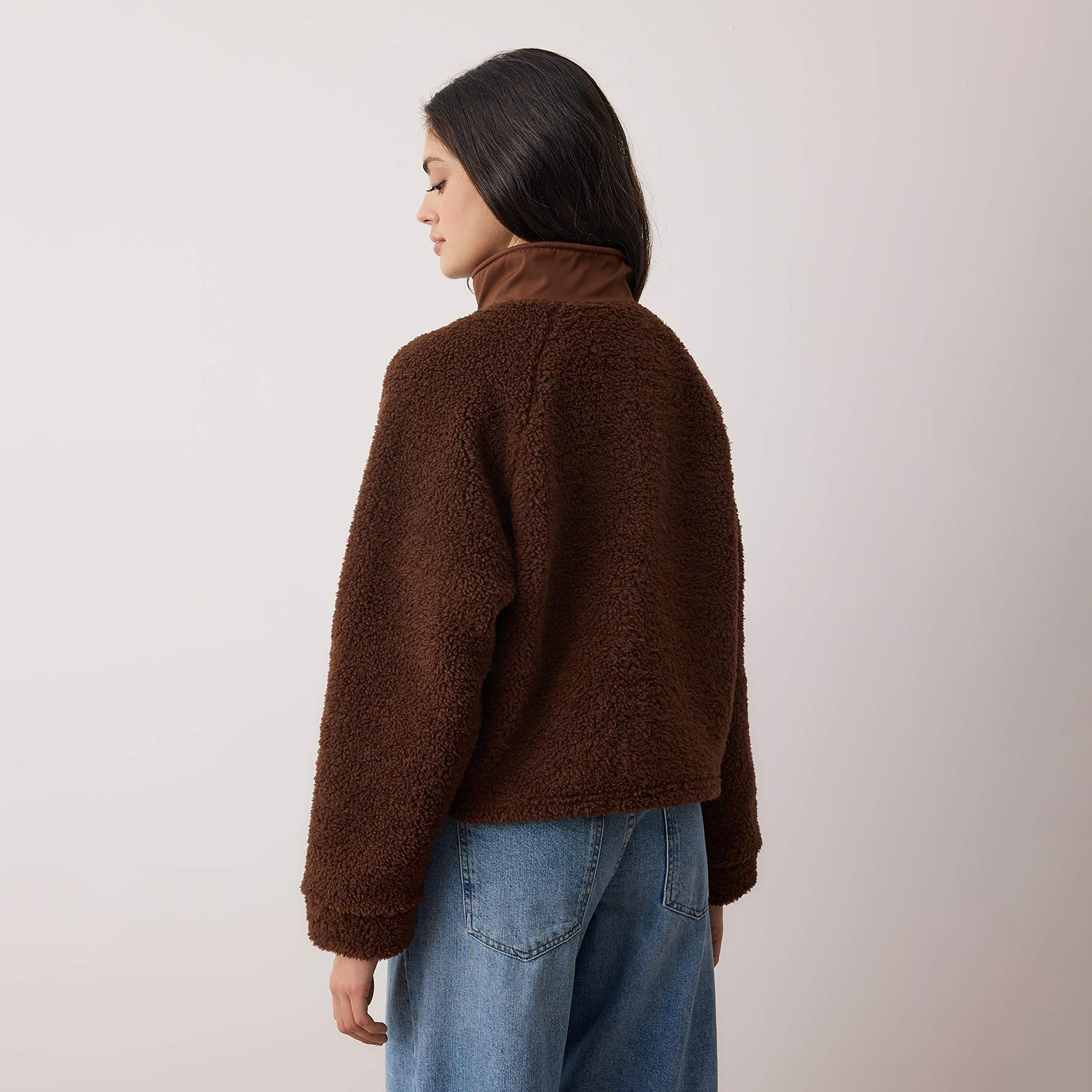 جاكيت شيربا حريمي بني من قماش الفليس بياقة مرتفعة وأكمام ركلان من ترينديول ميلا-women-winterwear-coatsandjackets-jackets-image-3