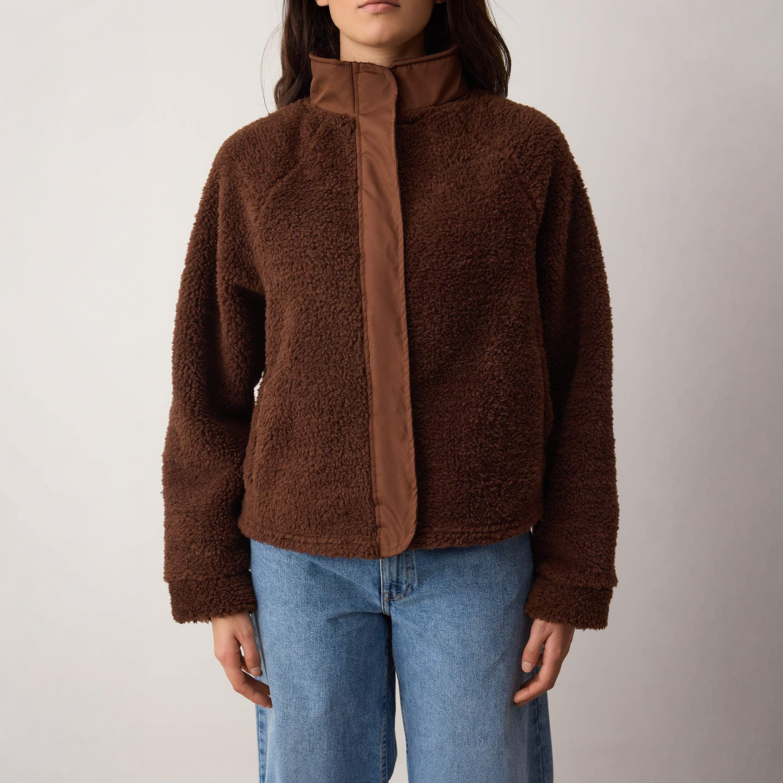 جاكيت شيربا حريمي بني من قماش الفليس بياقة مرتفعة وأكمام ركلان من ترينديول ميلا-women-winterwear-coatsandjackets-jackets-image-4