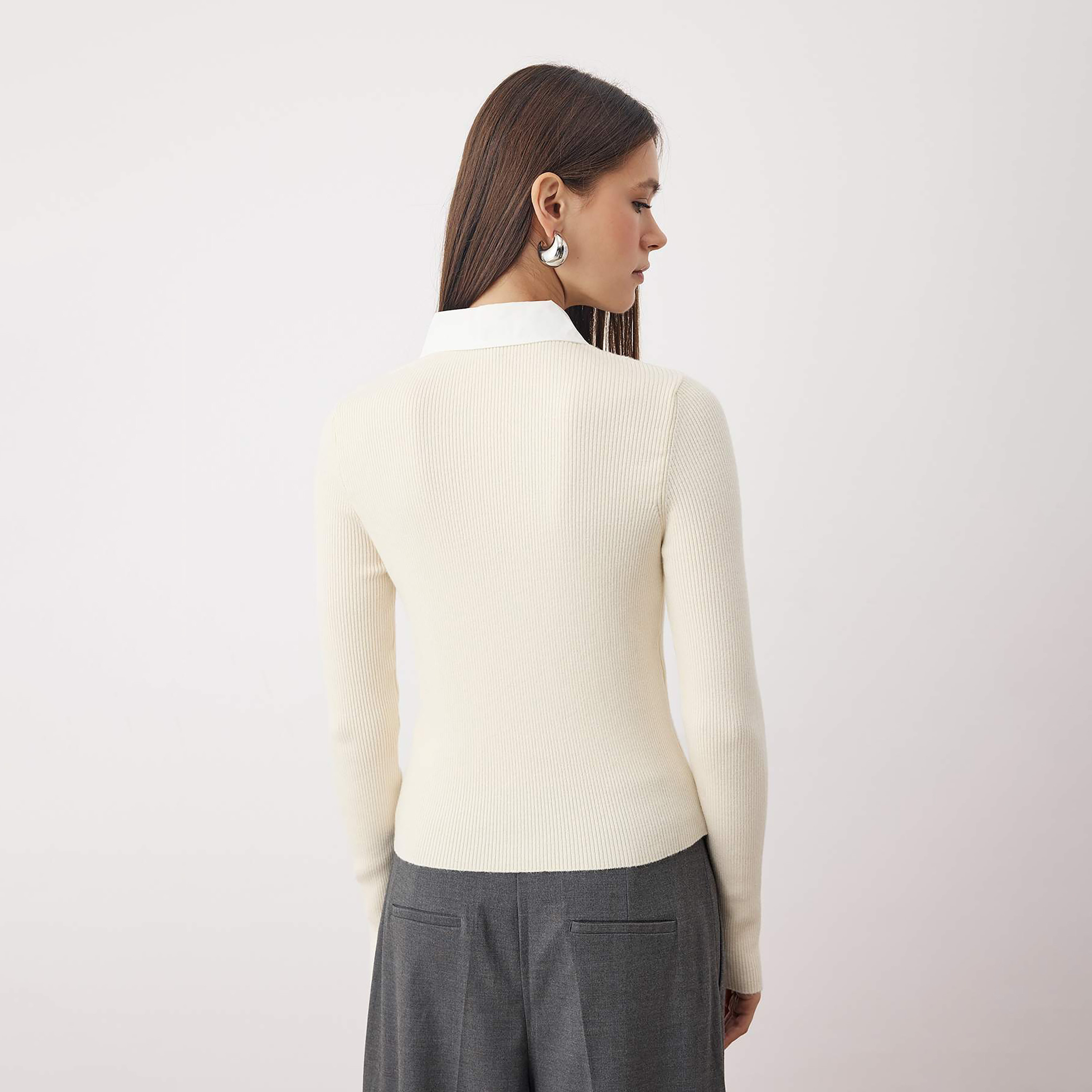 قميص تريكو حريمي ضيق الأكمام بياقة متباينة وملمس مضلع لون الكريمه من تريندyول ميلا-women-clothing-shirtsandblouses-shirts-image-3