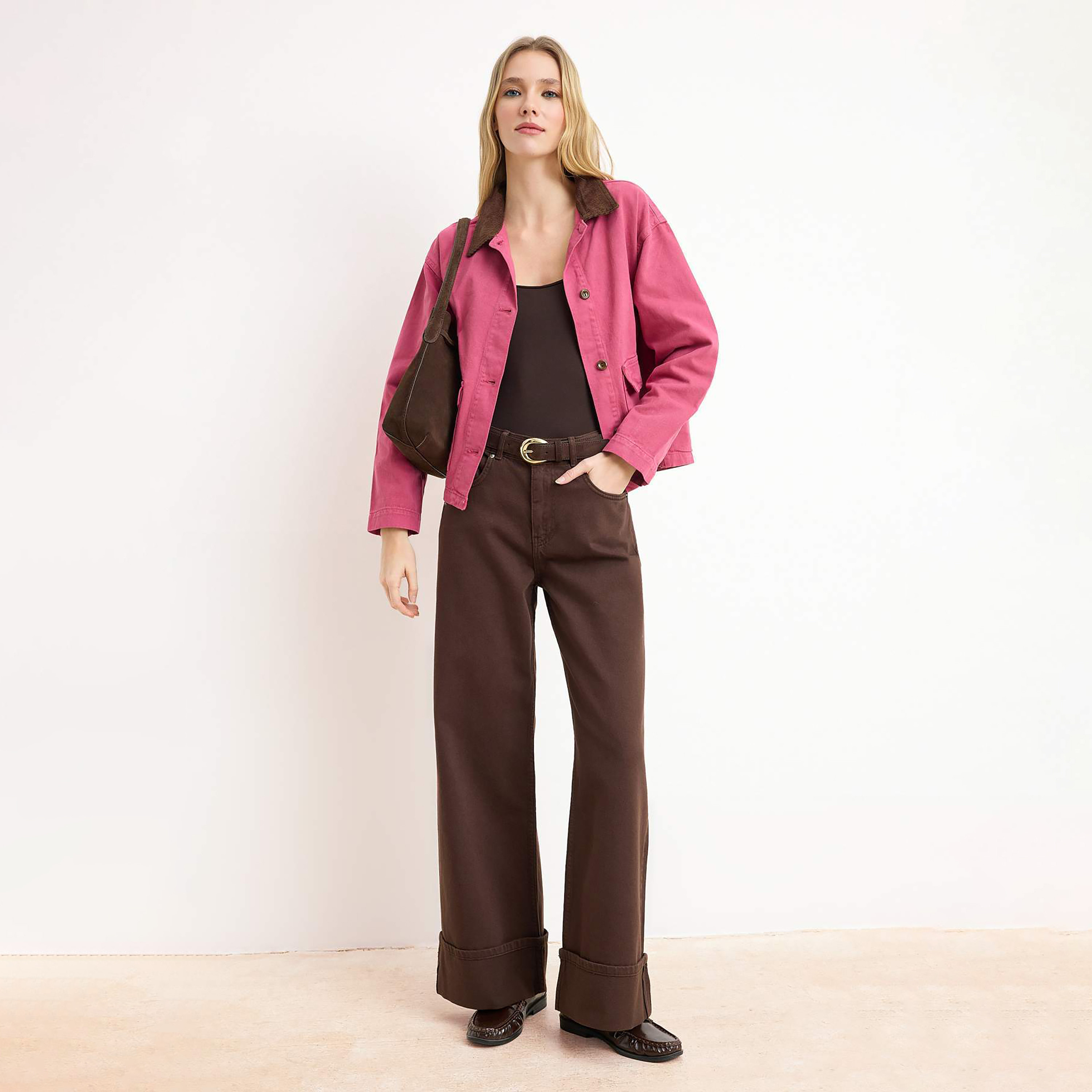 جاكيت جينز حريمي وردي من قماش قطن بياقة بلون متباين من تريندyol-women-winterwear-coatsandjackets-jackets-image-2