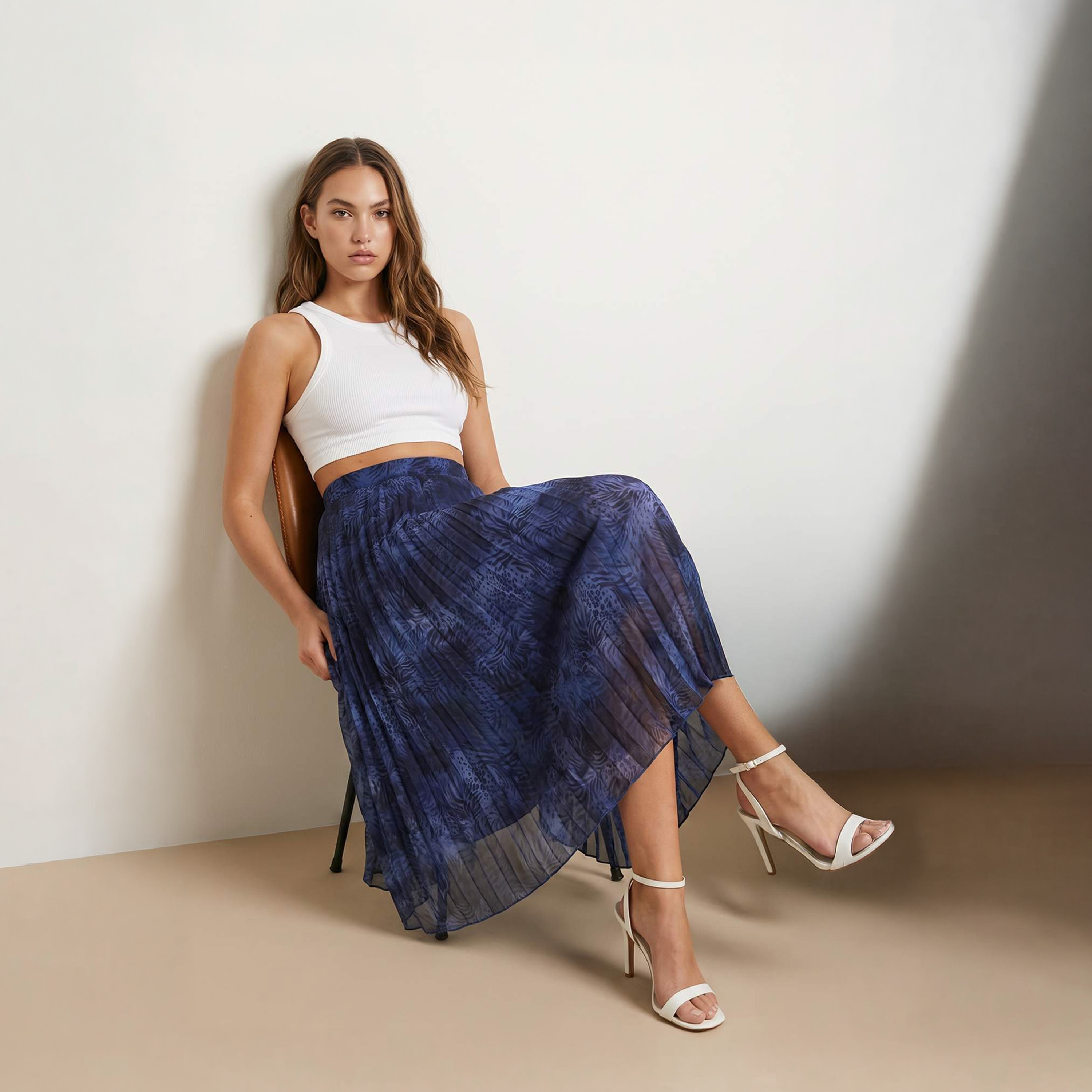 تنورة ميدي نسائية زرقاء بطبعة تجريدية من الشيفون، مطوية وغير متماثلة-women-clothing-skirts-image-2