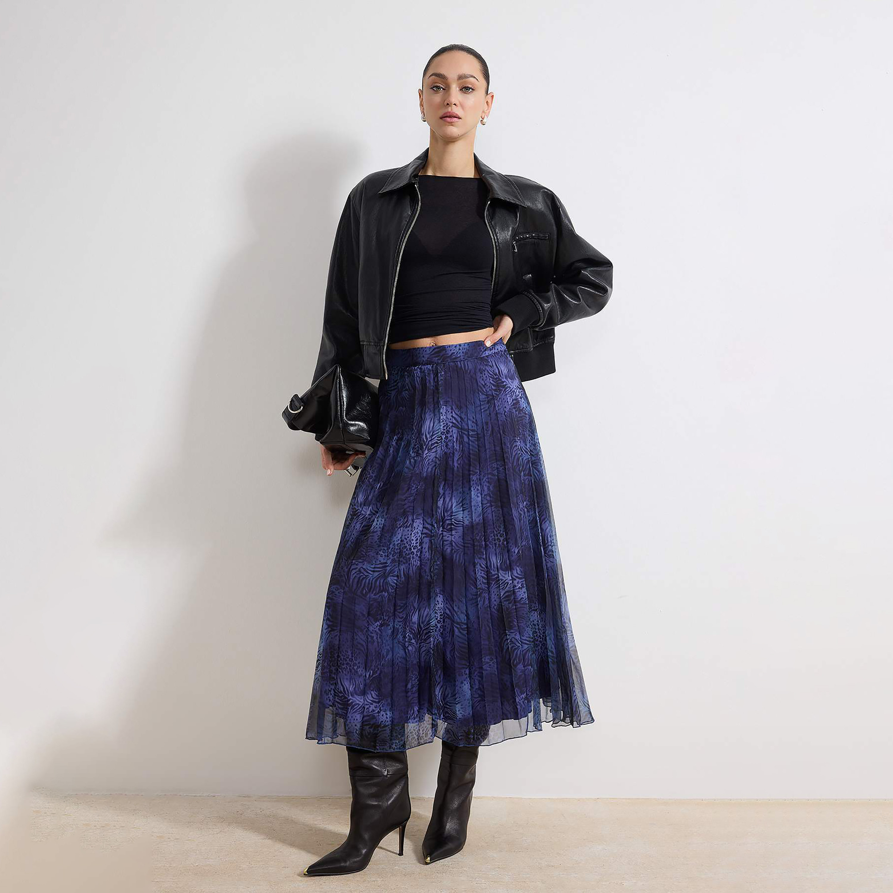 تنورة ميدي نسائية زرقاء بطبعة تجريدية من الشيفون، مطوية وغير متماثلة-women-clothing-skirts-image-3