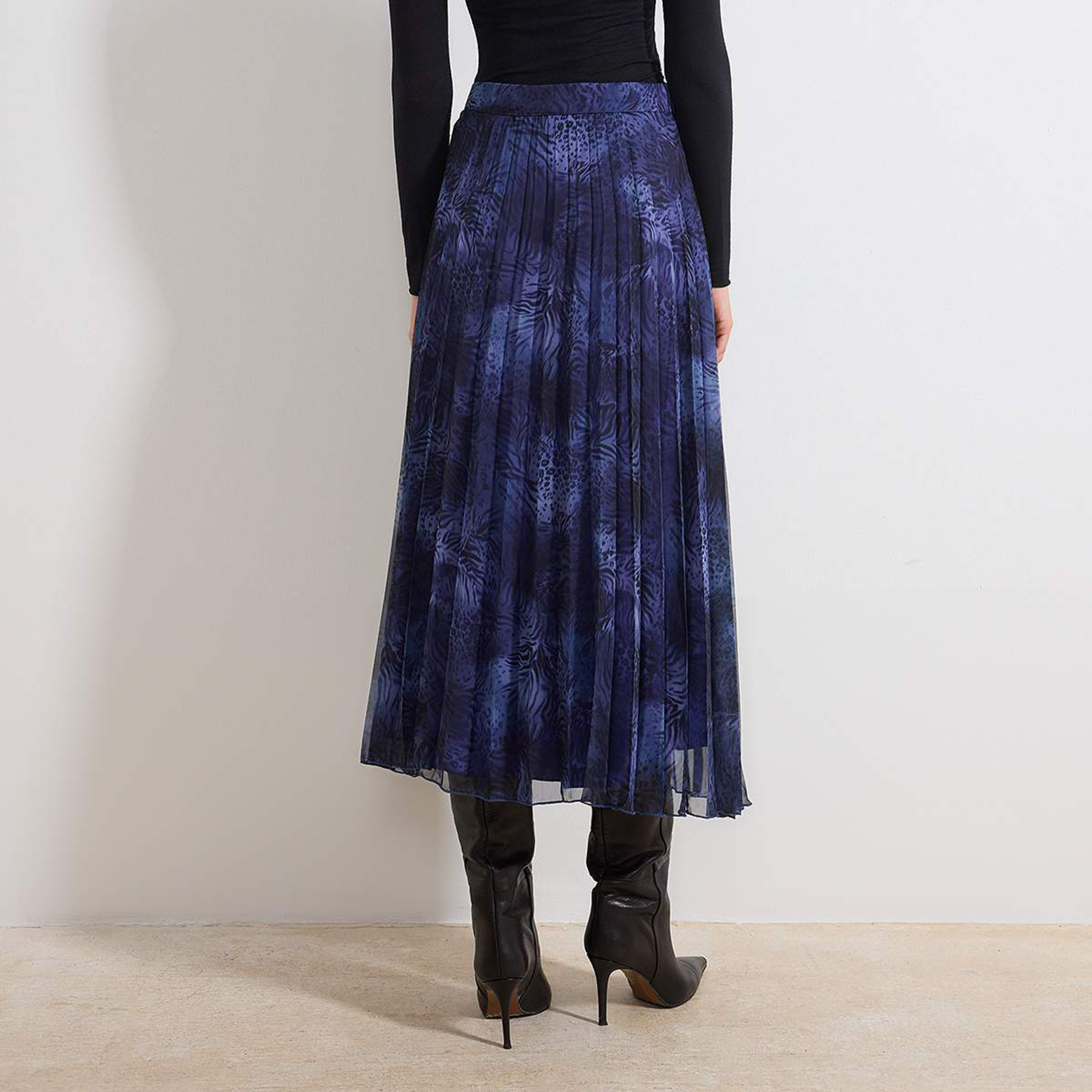 تنورة ميدي نسائية زرقاء بطبعة تجريدية من الشيفون، مطوية وغير متماثلة-women-clothing-skirts-image-5