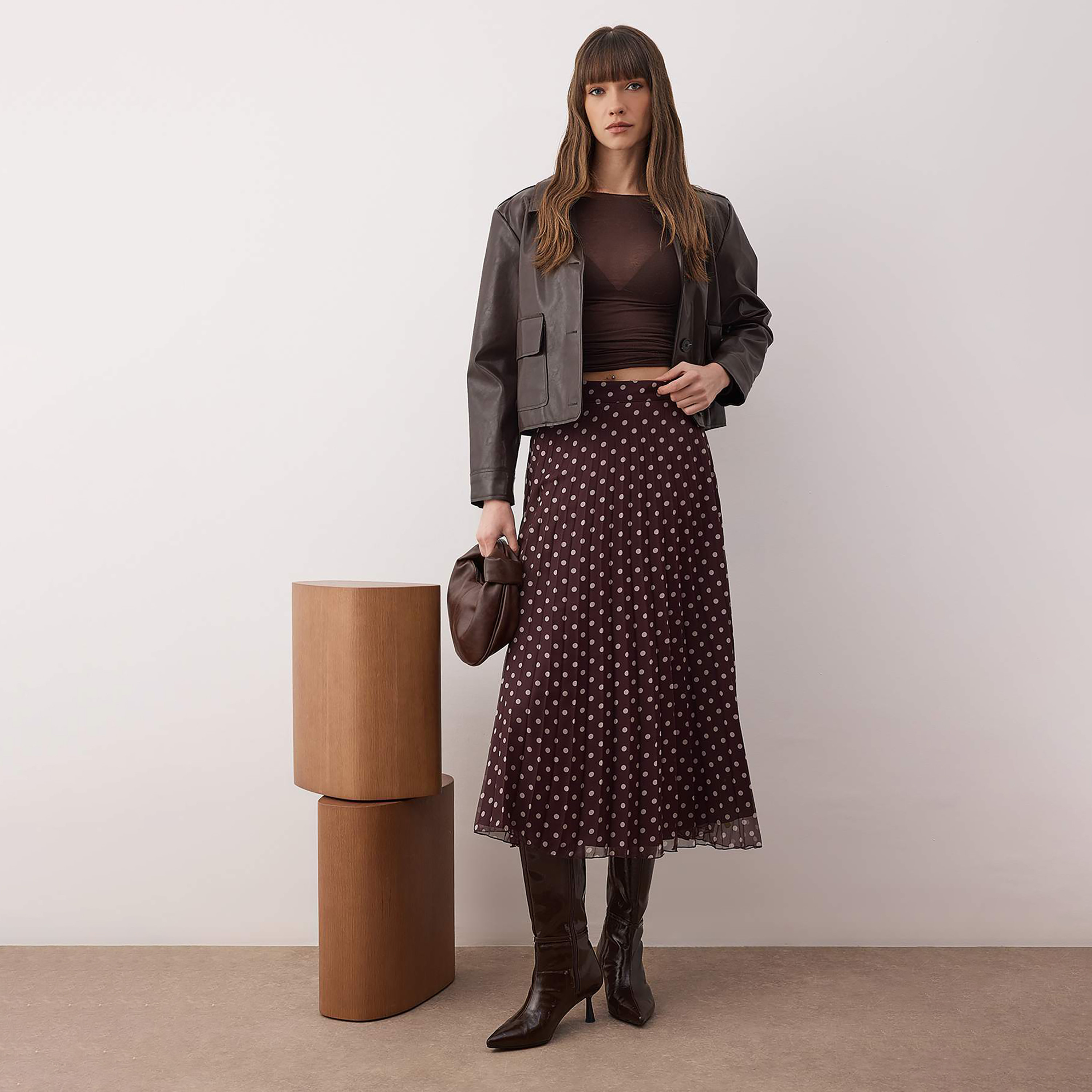 تنورة ميدي نسائية من الشيفون البني المنقط والمطوي على شكل حرف A-women-clothing-skirts-image-2