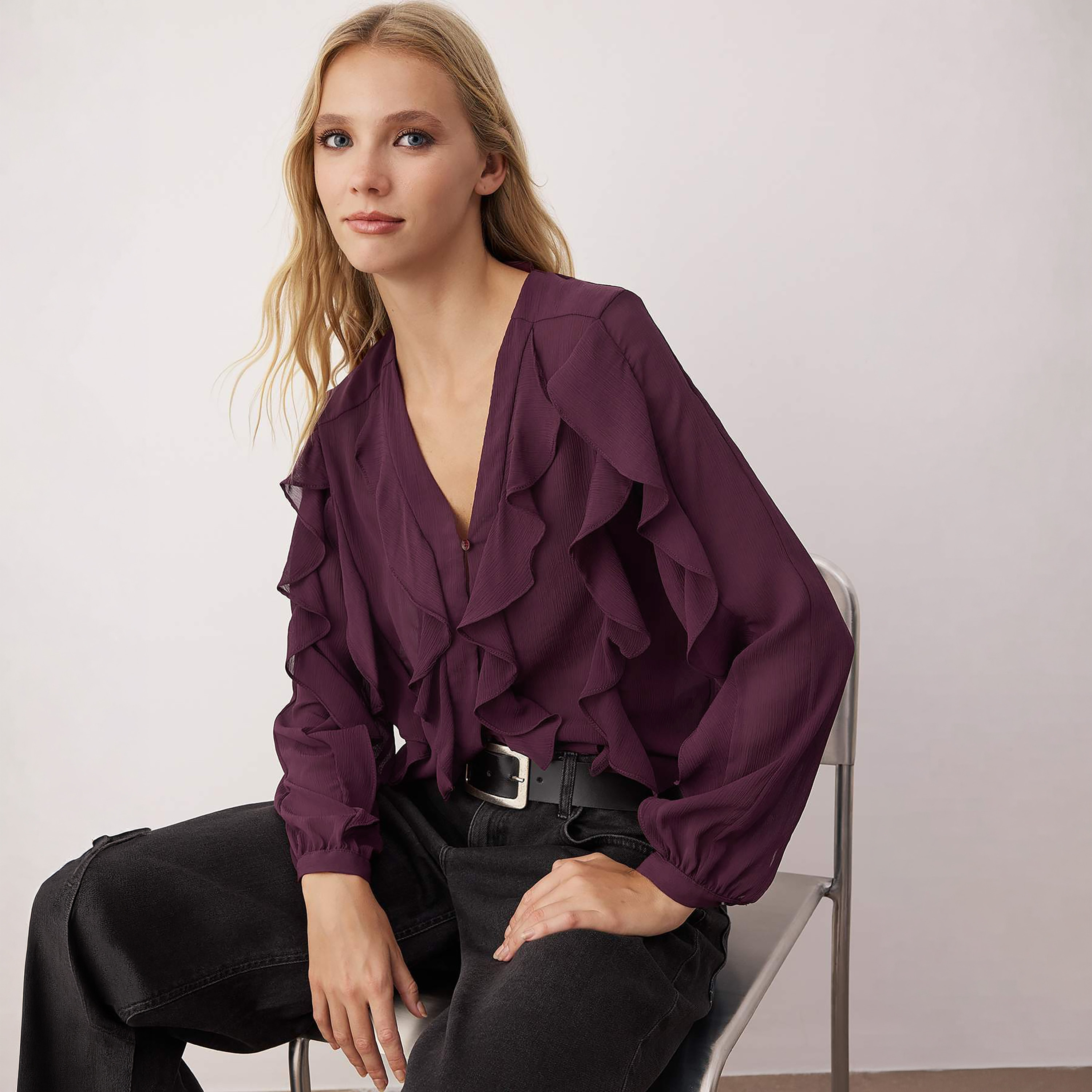 توب حريمي بأكمام بيشوب وكشكشة من تريندyol ميلا-women-clothing-shirtsandblouses-blouses-image-2