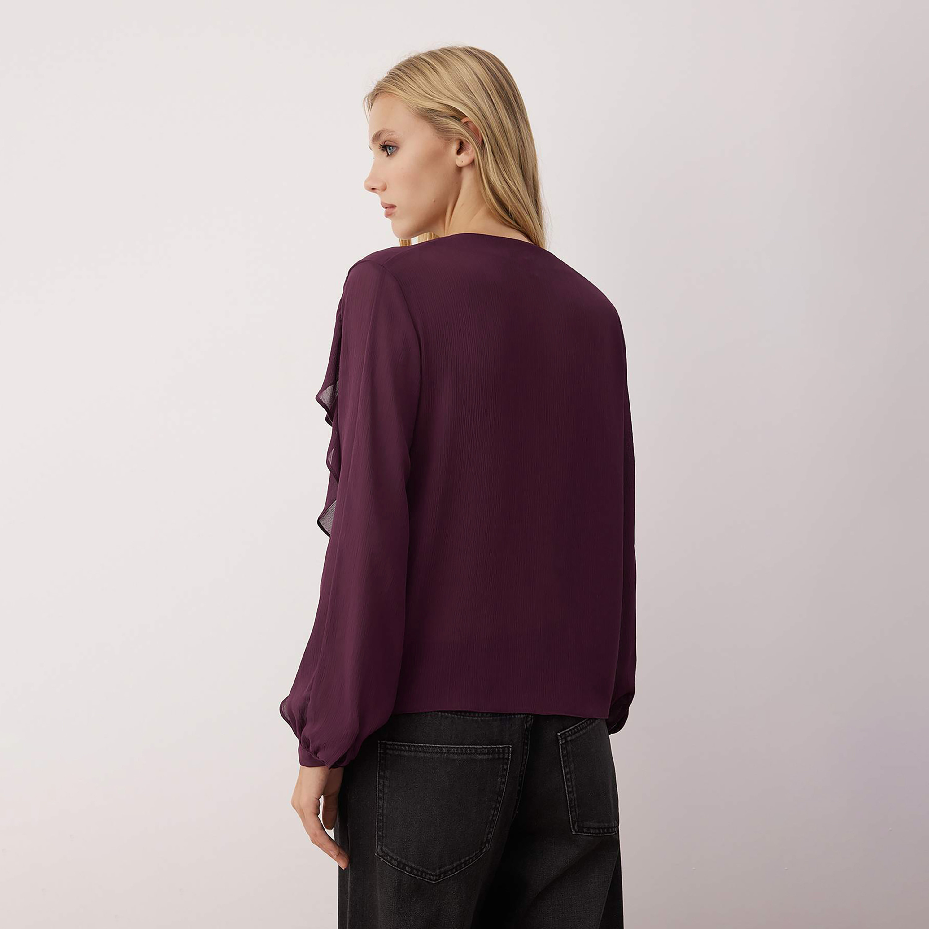توب حريمي بأكمام بيشوب وكشكشة من تريندyol ميلا-women-clothing-shirtsandblouses-blouses-image-3