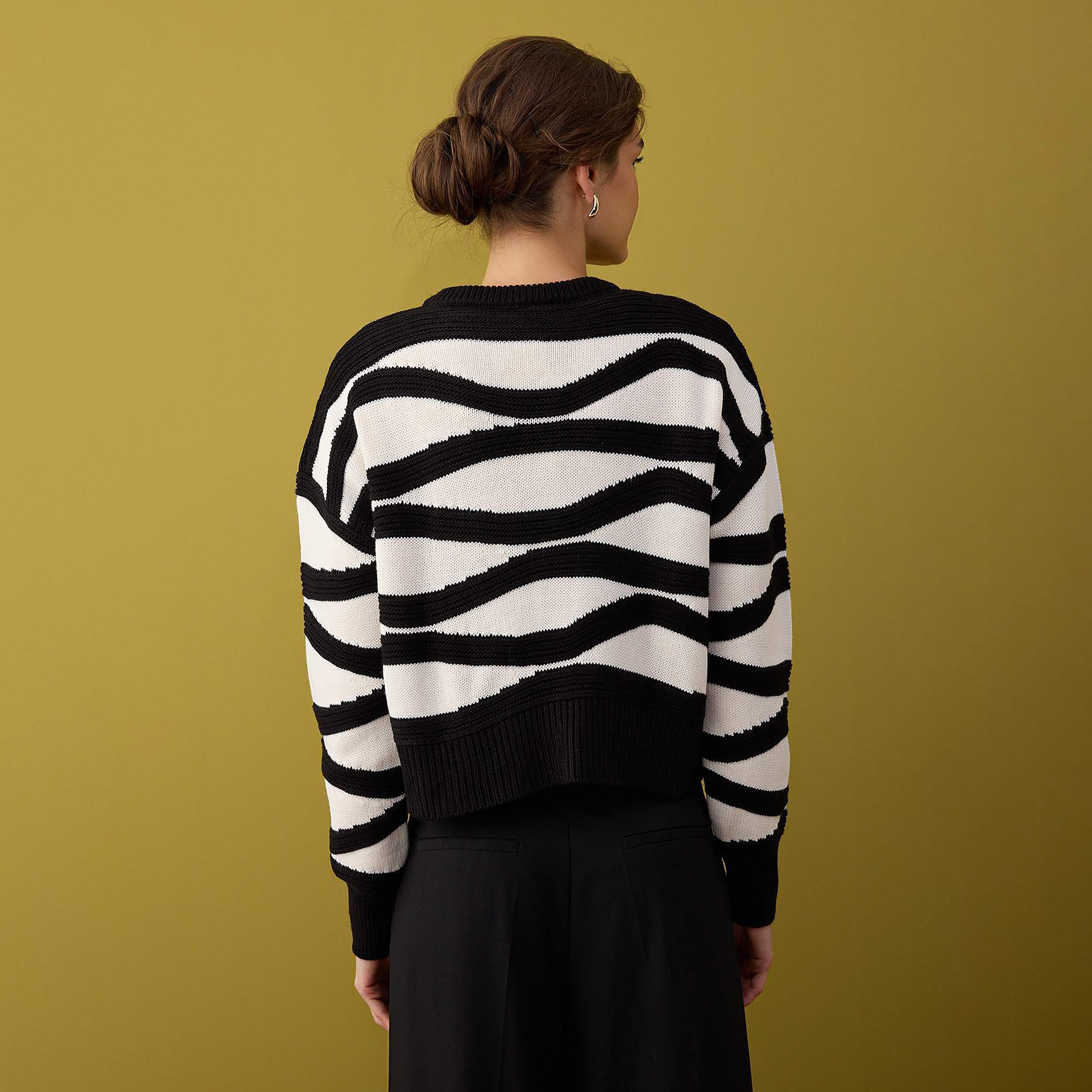 Trendyolmilla Black Wavy Striped Dropped Sleeves Women's Cardigan-women-winterwear-cardigansandjumpers-cardigans-image-3