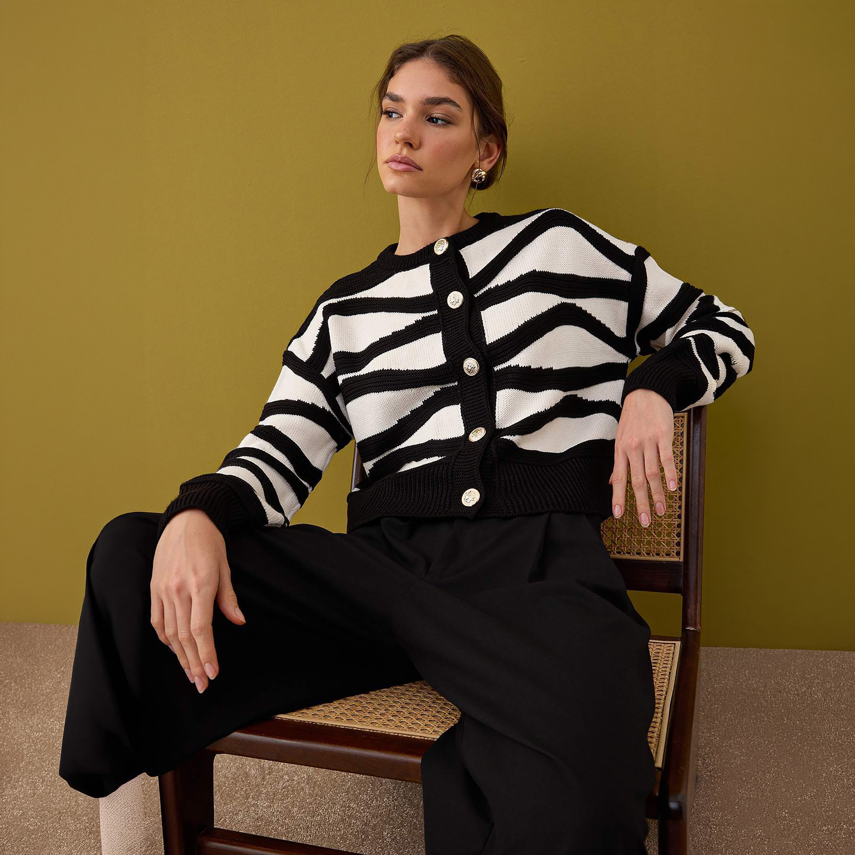 Trendyolmilla Black Wavy Striped Dropped Sleeves Women's Cardigan-women-winterwear-cardigansandjumpers-cardigans-image-4
