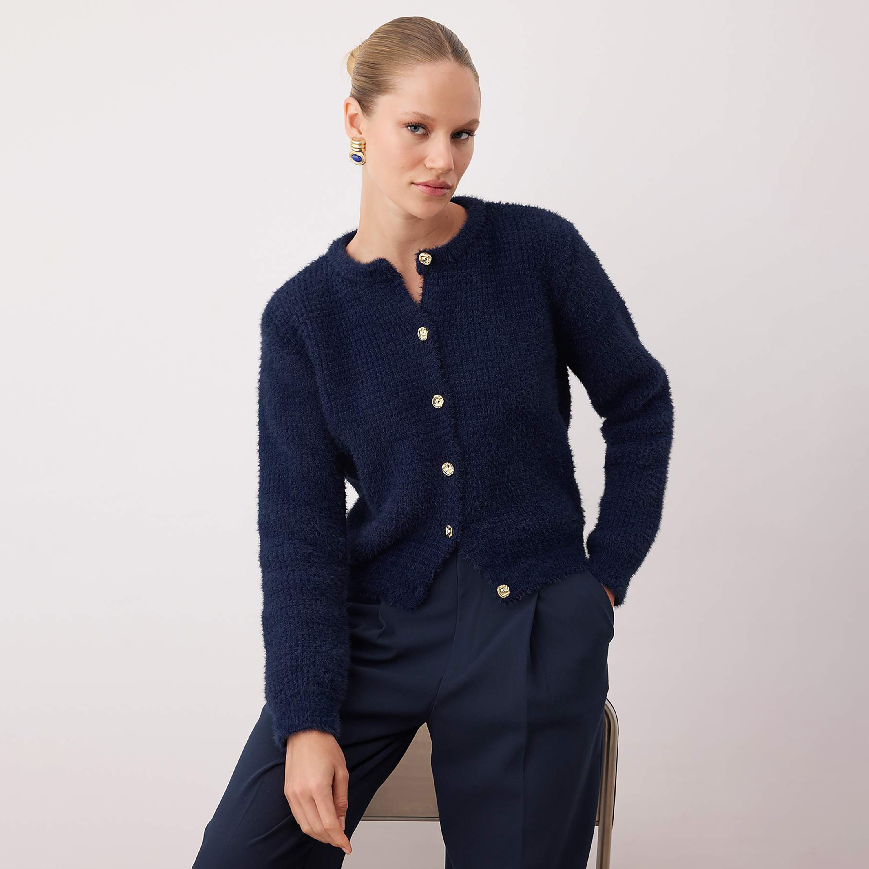 كارديجان حريمي بملمس بارز باللون الكحلي من تريندyolميلا-women-winterwear-cardigansandjumpers-cardigans-image-1