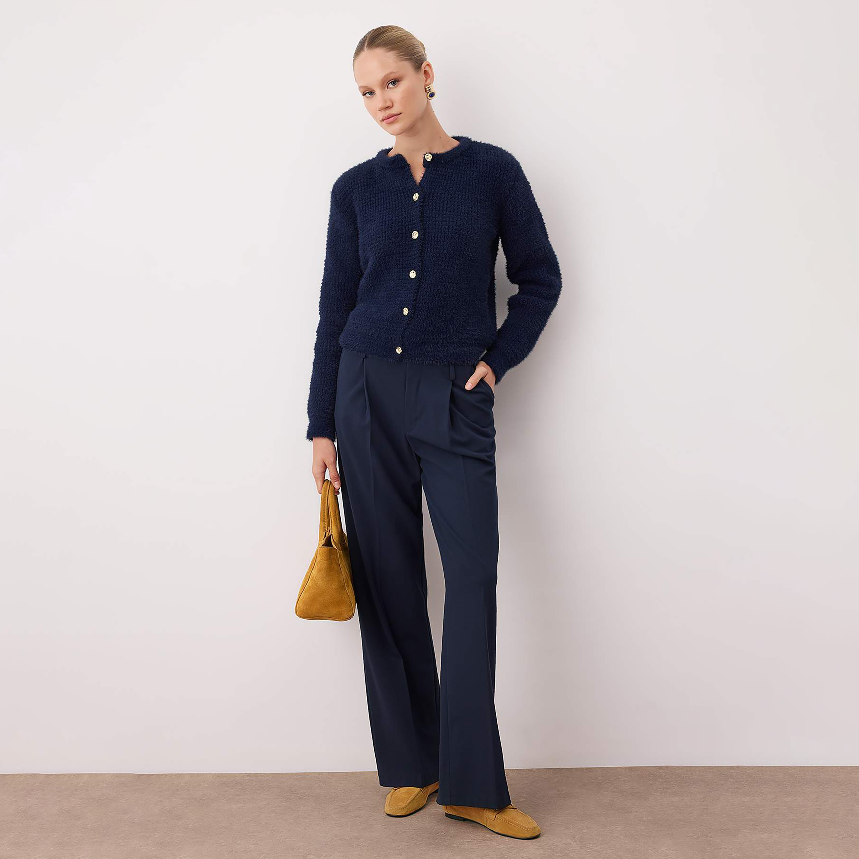 كارديجان حريمي بملمس بارز باللون الكحلي من تريندyolميلا-women-winterwear-cardigansandjumpers-cardigans-image-2
