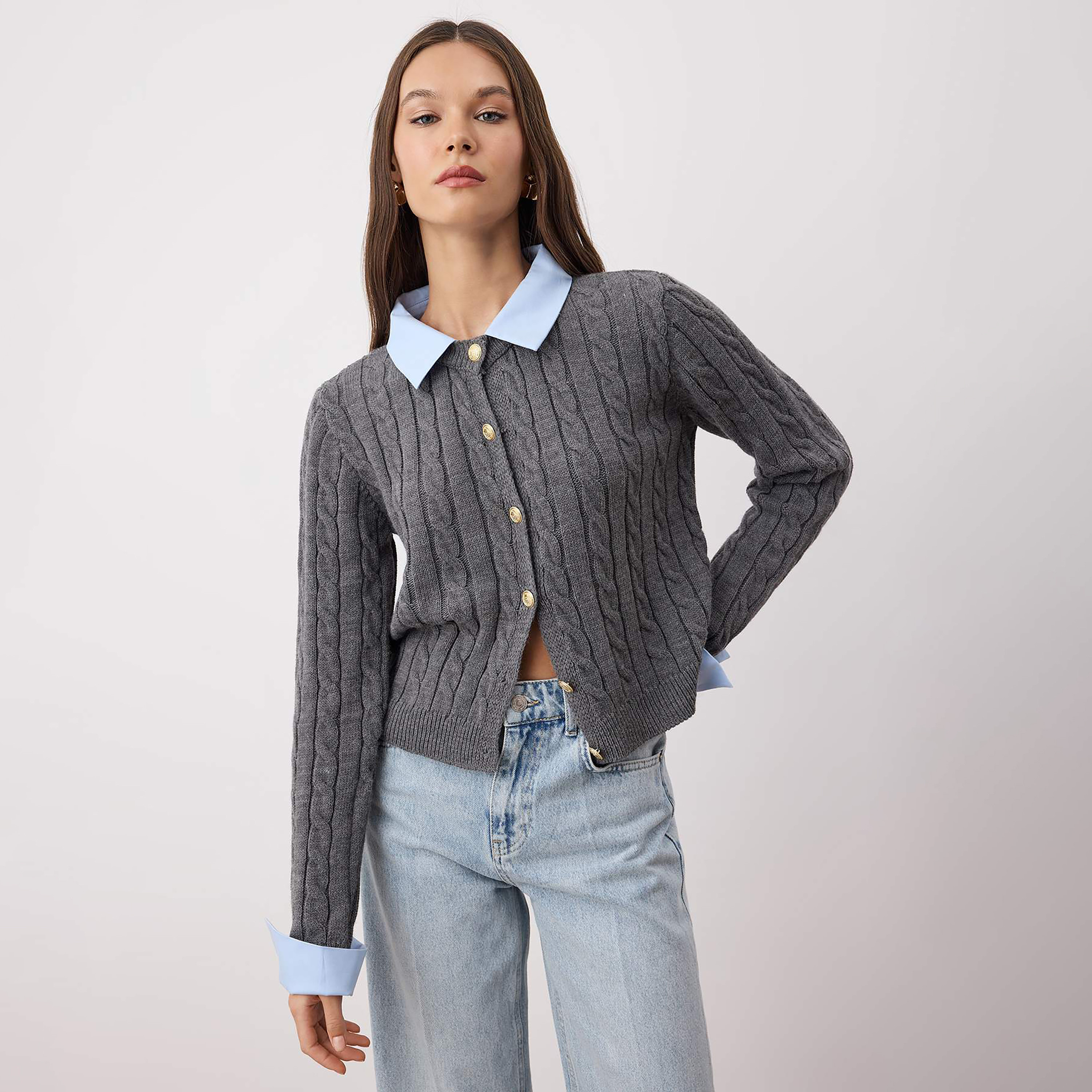 كارديجان حريمي رمادي بتصميم كابل نيت وياقة بلون متباين من تريندyol ميلا-women-winterwear-cardigansandjumpers-cardigans-image-1