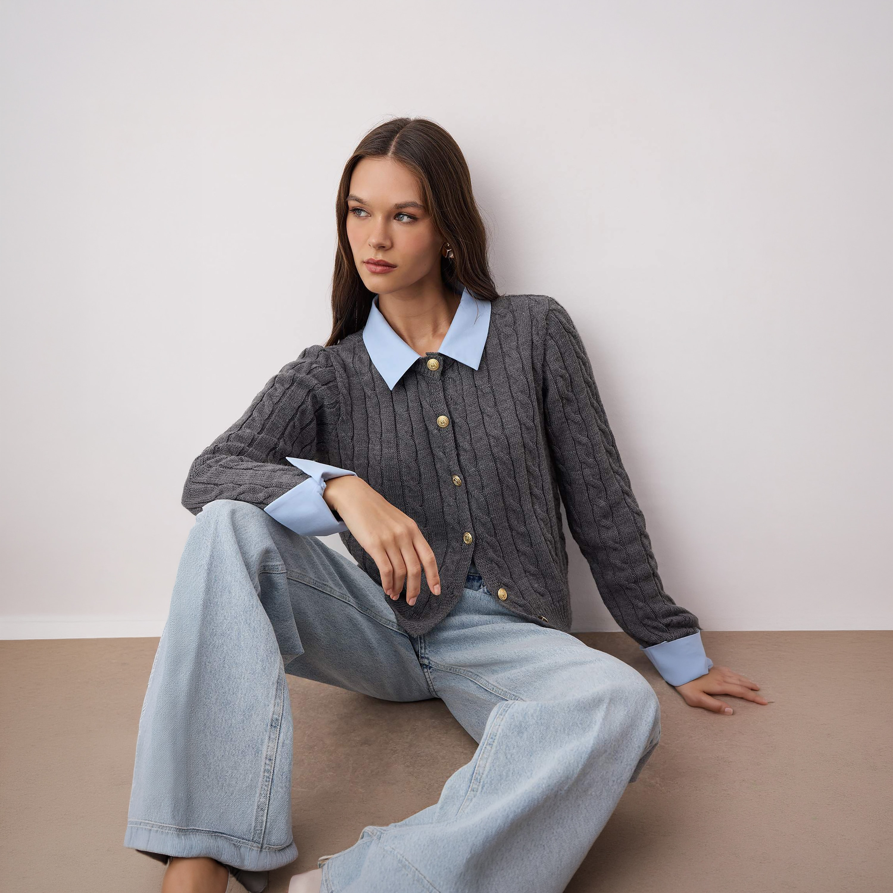 كارديجان حريمي رمادي بتصميم كابل نيت وياقة بلون متباين من تريندyol ميلا-women-winterwear-cardigansandjumpers-cardigans-image-2