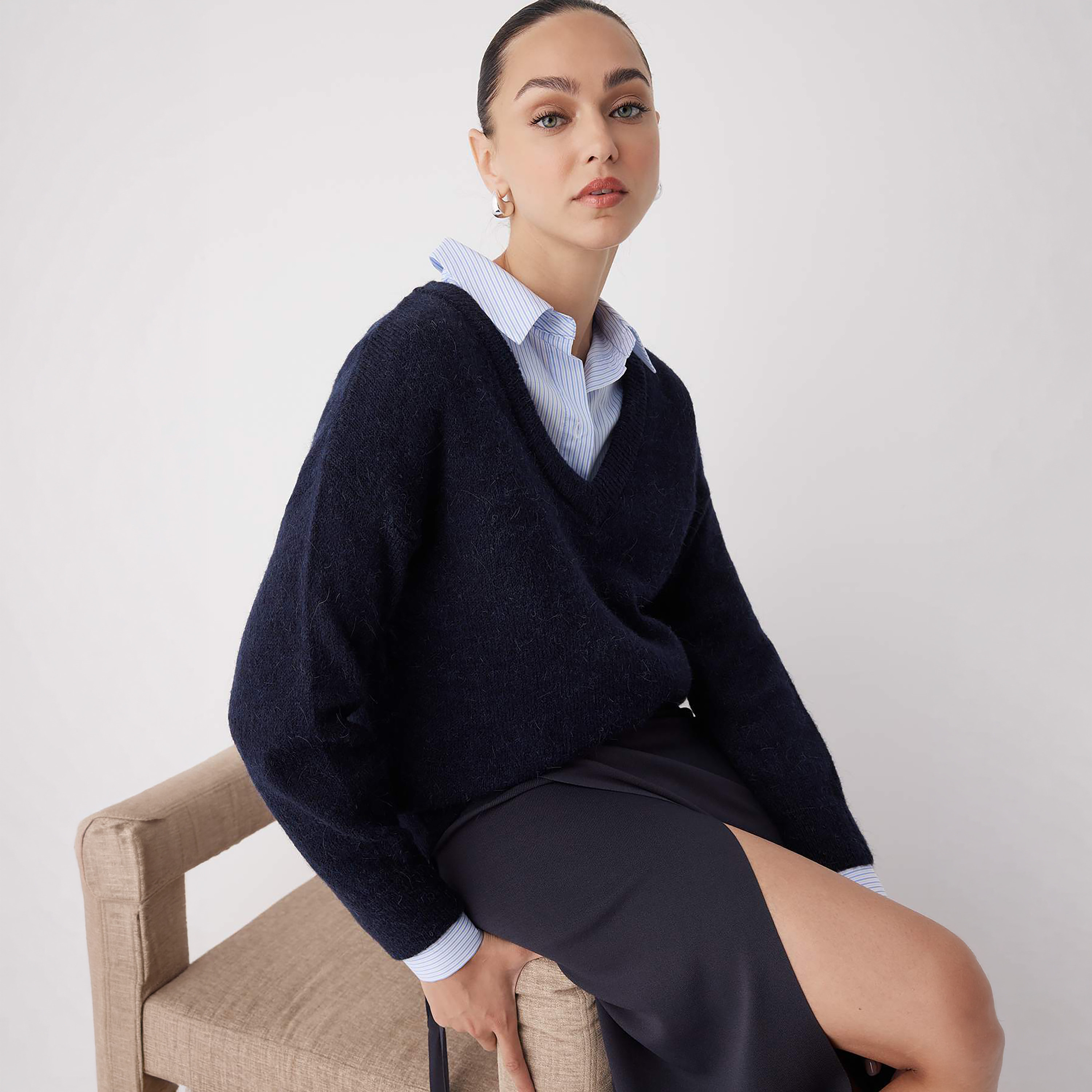 بلوفر حريمي بأكمام منسدلة باللون الكحلي من تريندyol ميلا-women-winterwear-cardigansandjumpers-jumpers-image-1