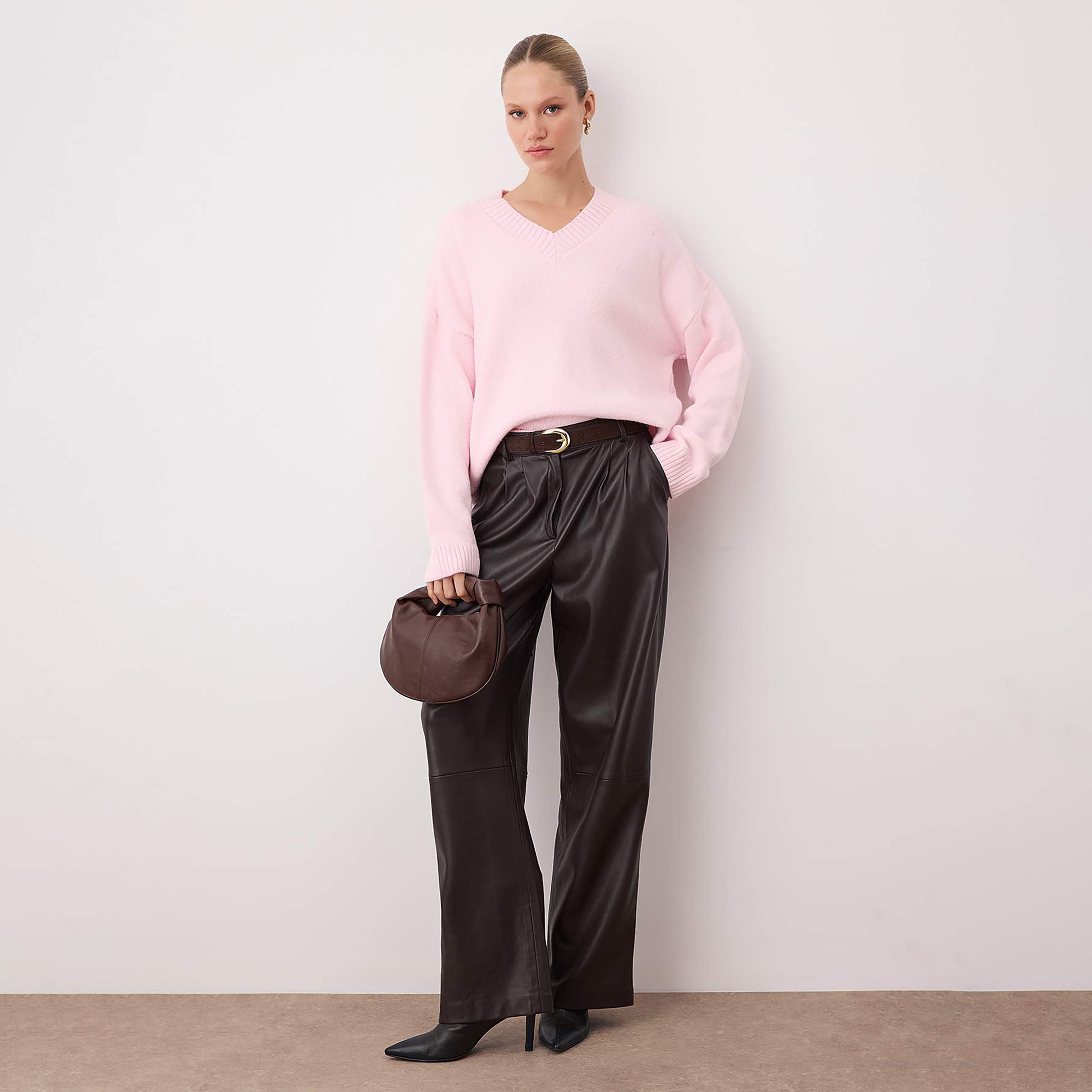 بلوفر حريمي وردي بأكتاف ساقطة من تريندyول ميلا-women-winterwear-cardigansandjumpers-jumpers-image-2