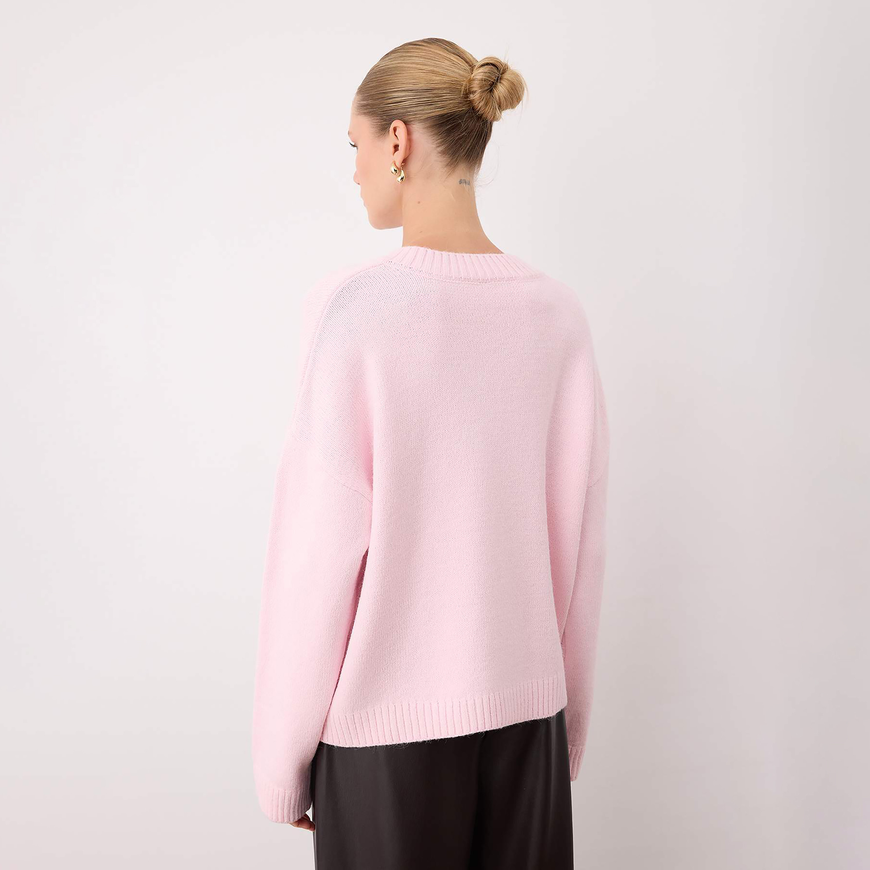 بلوفر حريمي وردي بأكتاف ساقطة من تريندyول ميلا-women-winterwear-cardigansandjumpers-jumpers-image-3
