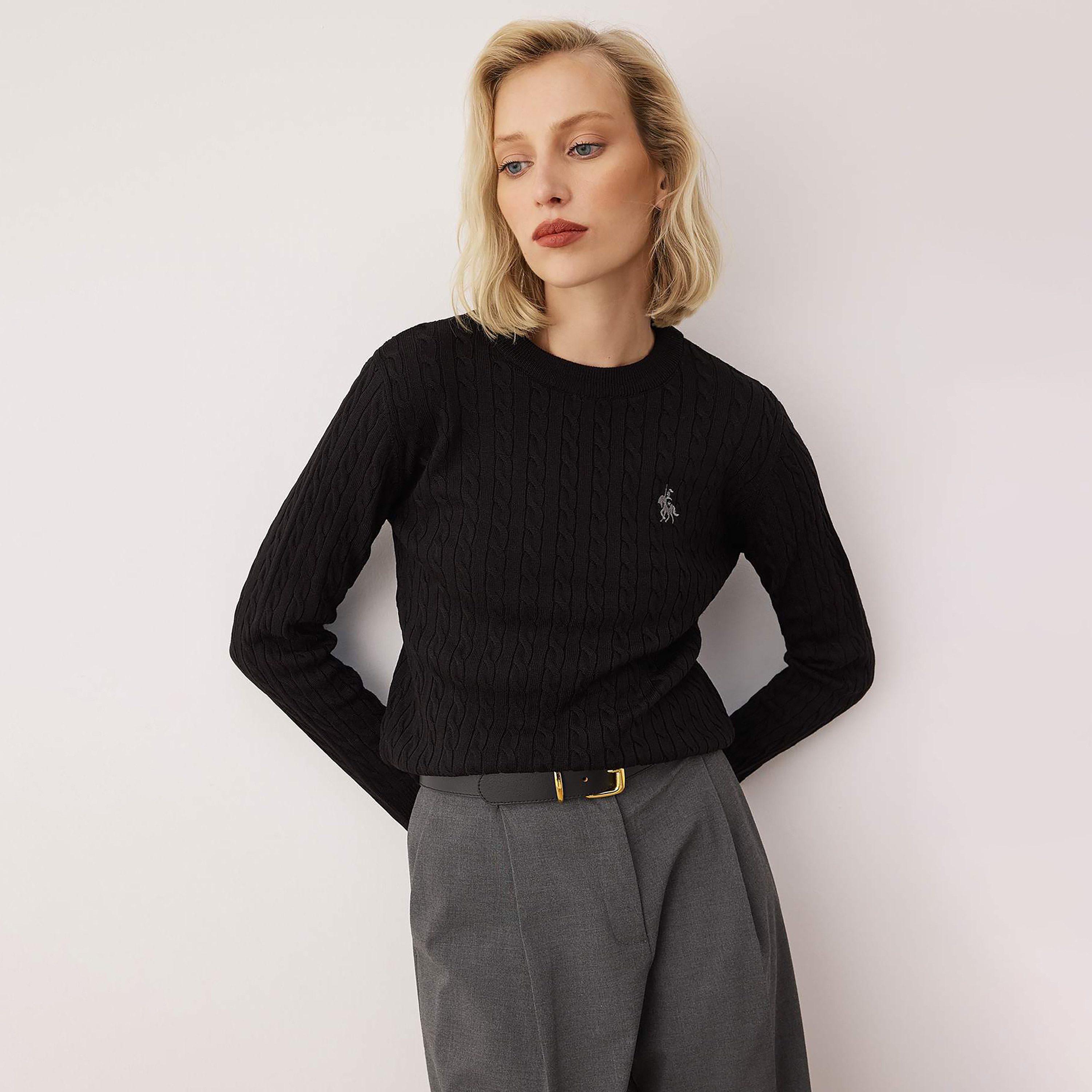 بلوفر حريمي بنقشة الضفيرة المحبوكة من تريندyol ميلا-women-winterwear-cardigansandjumpers-jumpers-image-1