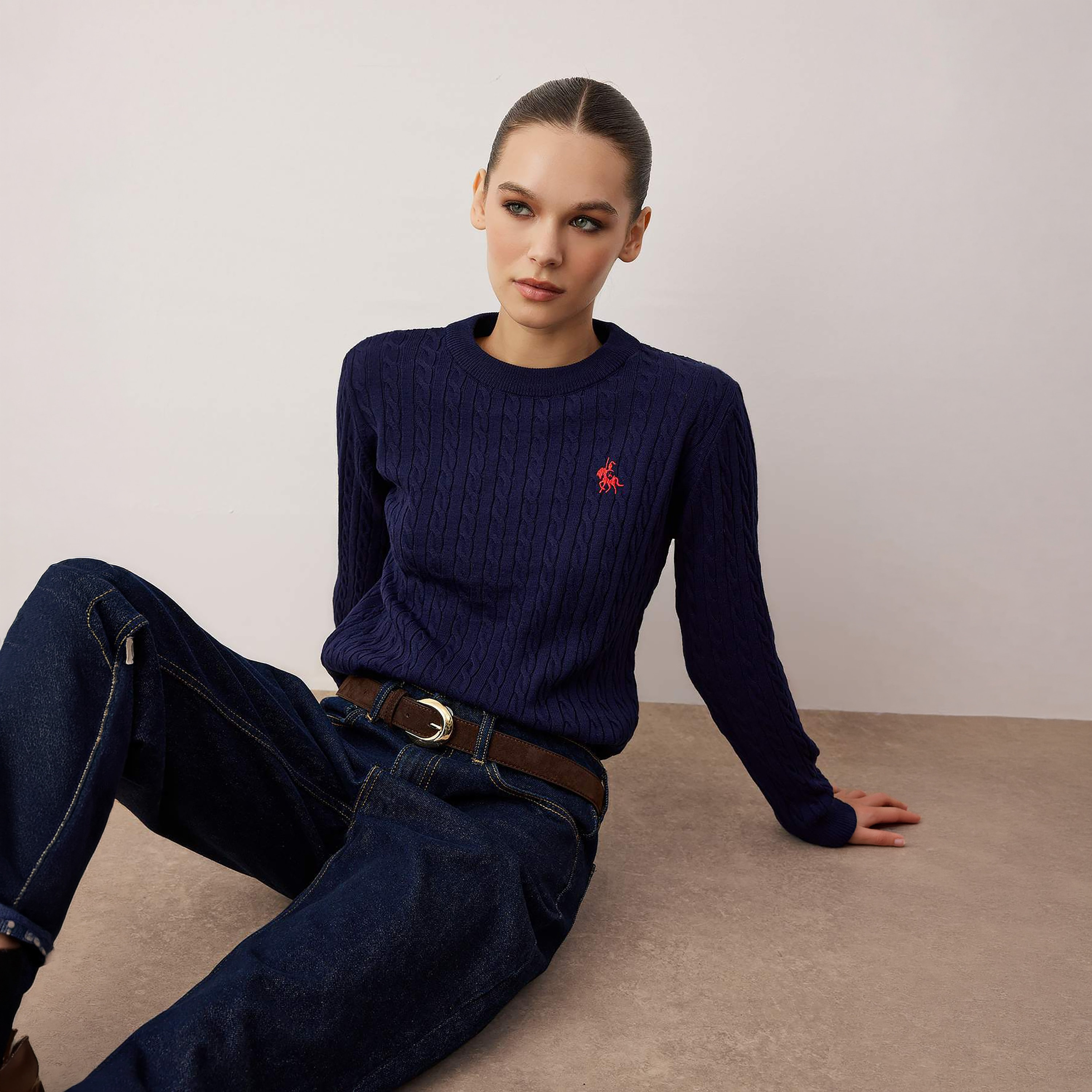 بلوفر حريمي بنقشة الضفيرة المحبوكة من تريندyol ميلا-women-winterwear-cardigansandjumpers-jumpers-image-2