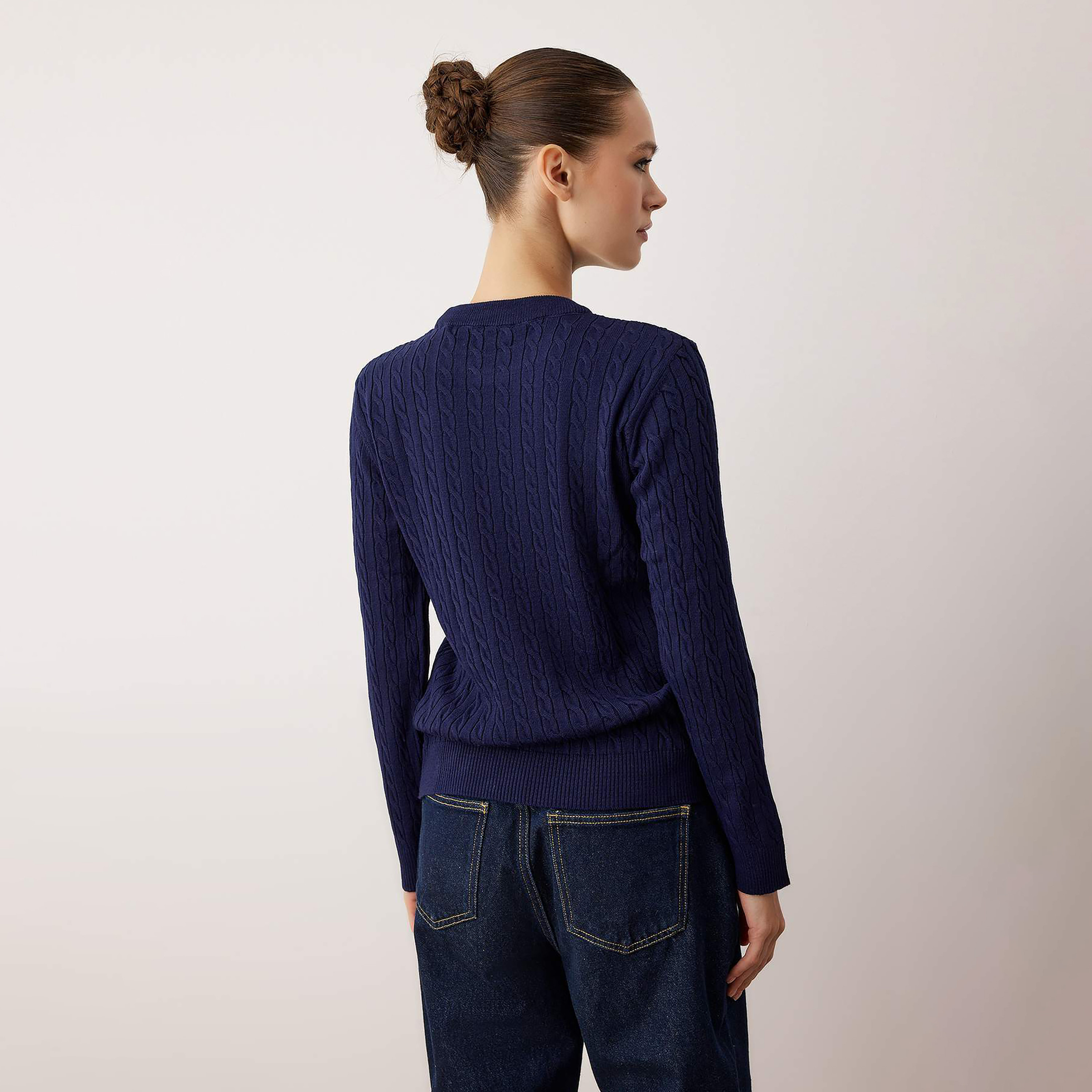 بلوفر حريمي بنقشة الضفيرة المحبوكة من تريندyol ميلا-women-winterwear-cardigansandjumpers-jumpers-image-3