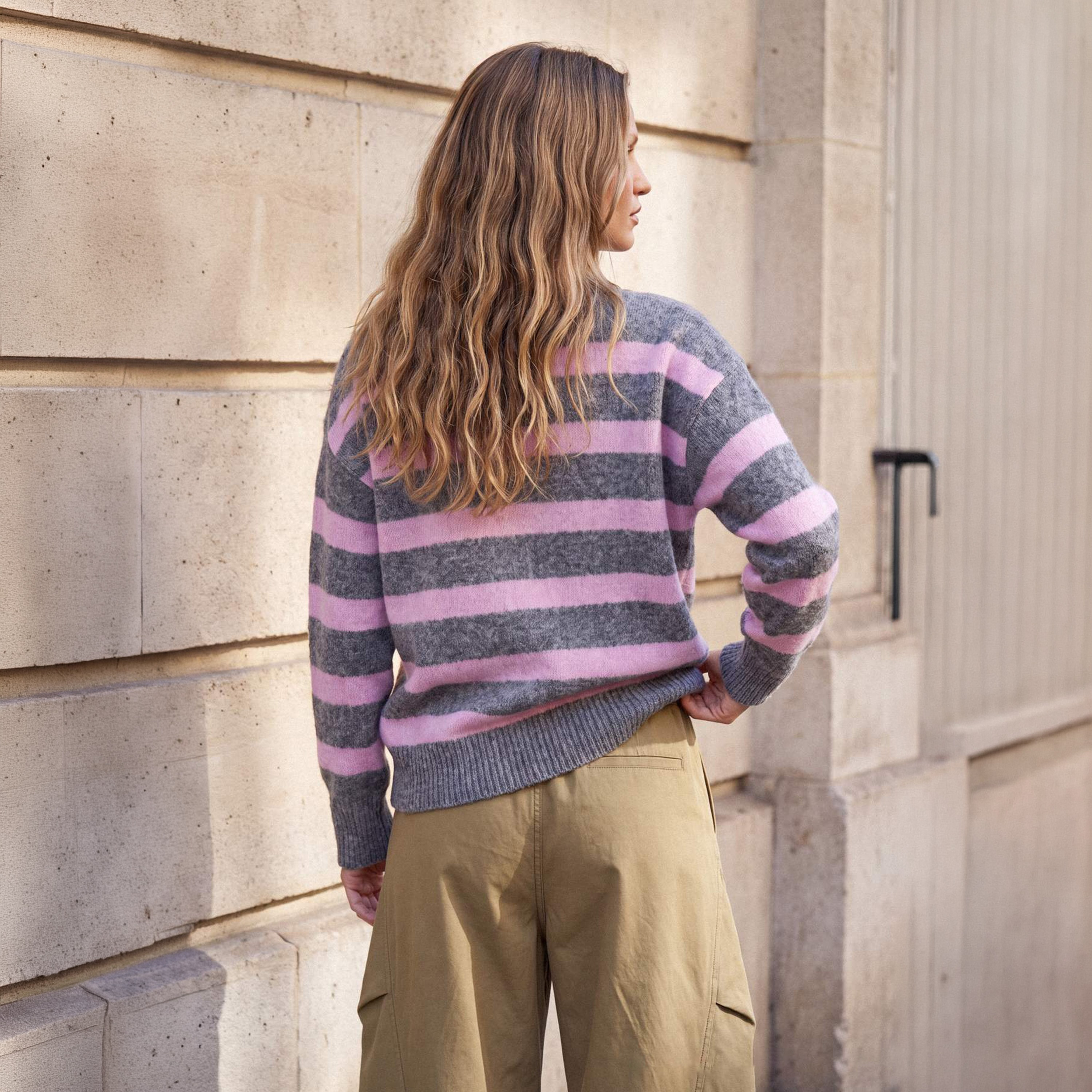بلوفر حريمي رمادي مخطط بأكمام مسدلة من تريندyol ميلا-women-winterwear-cardigansandjumpers-jumpers-image-3