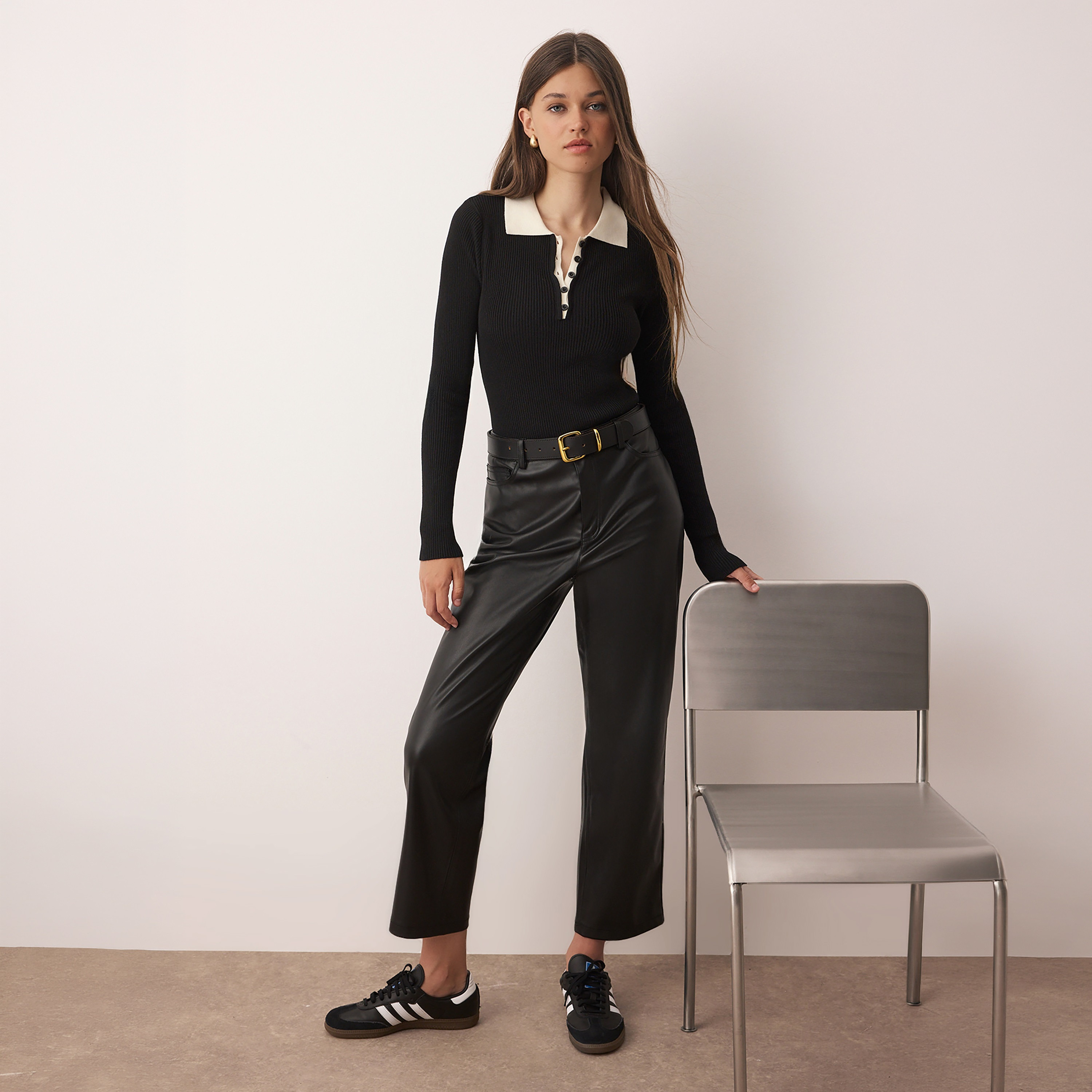 بلوفر حريمي أسود بياقة من ترينديول ميلا-women-winterwear-cardigansandjumpers-jumpers-image-2