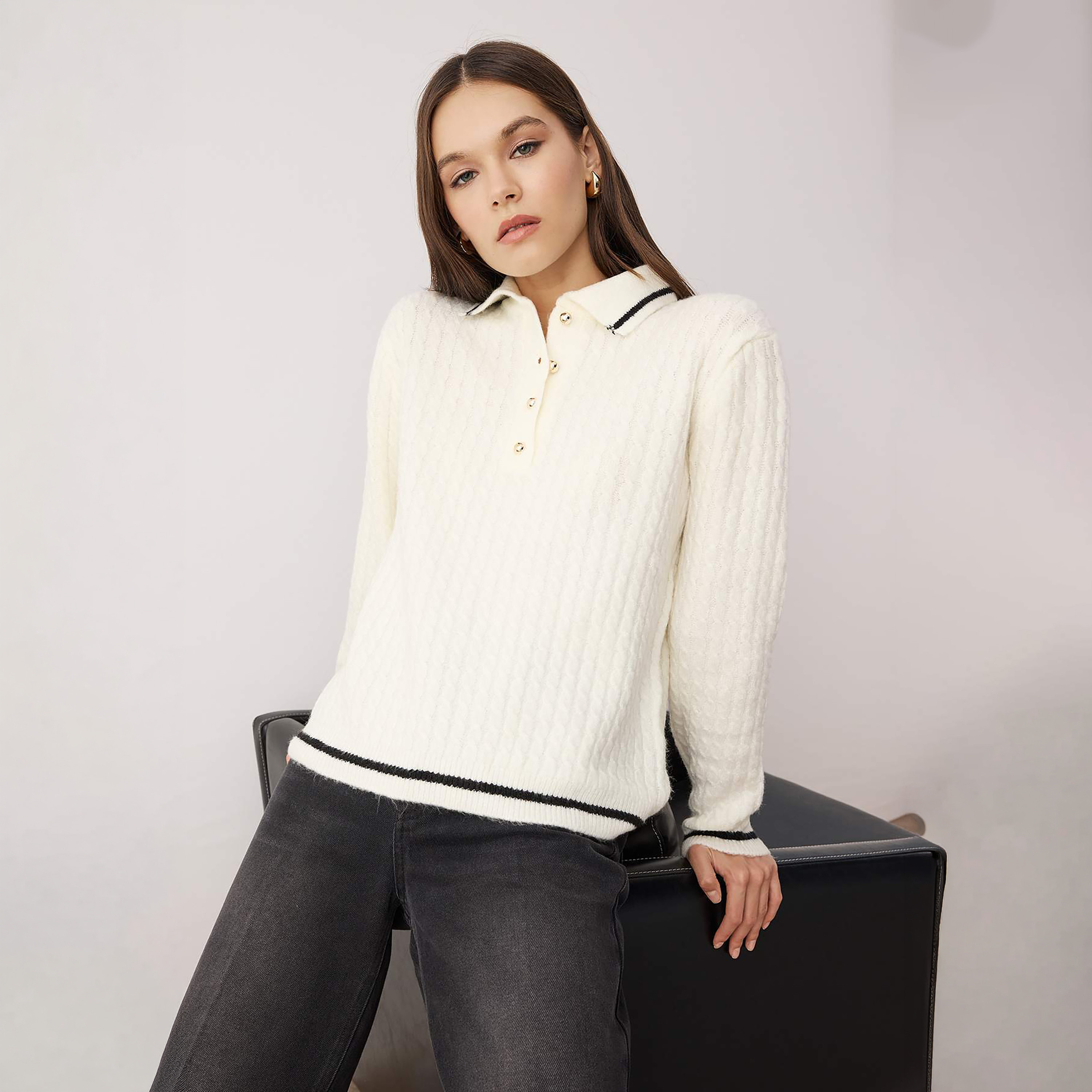 سويت شيرت حريمي أبيض بتريكو مجدول وياقة من تريندي يول ميلا-women-winterwear-cardigansandjumpers-jumpers-image-1