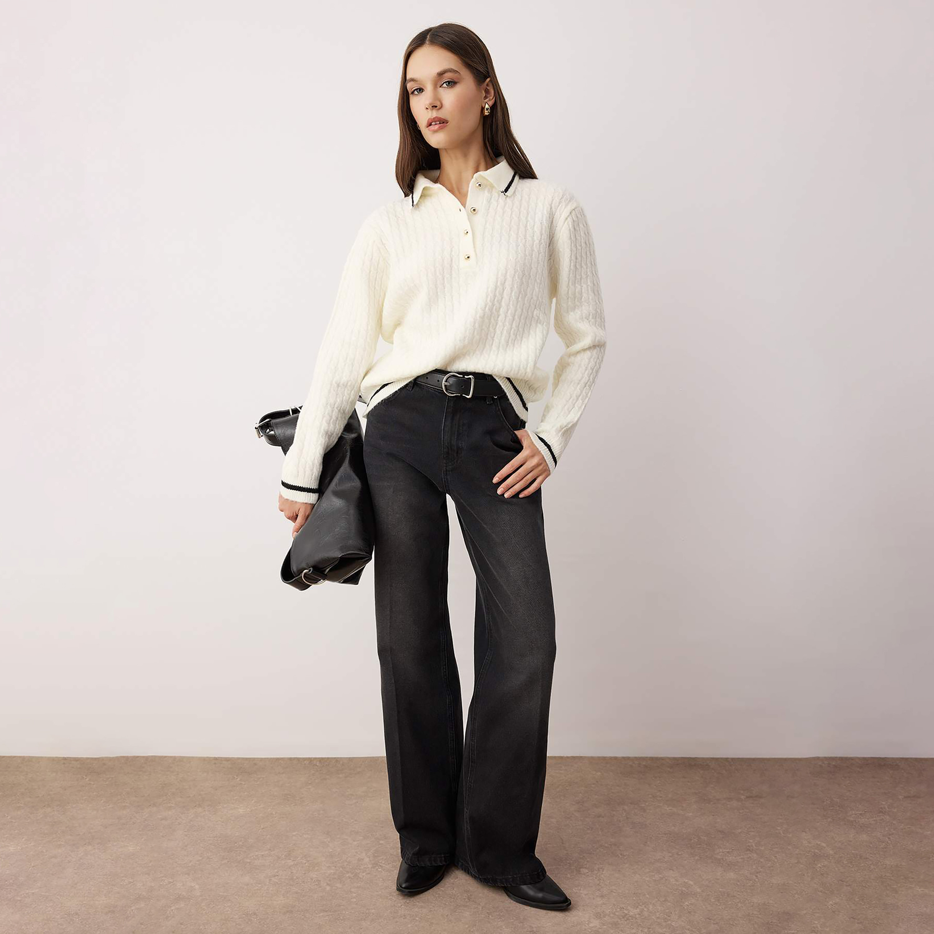 سويت شيرت حريمي أبيض بتريكو مجدول وياقة من تريندي يول ميلا-women-winterwear-cardigansandjumpers-jumpers-image-2
