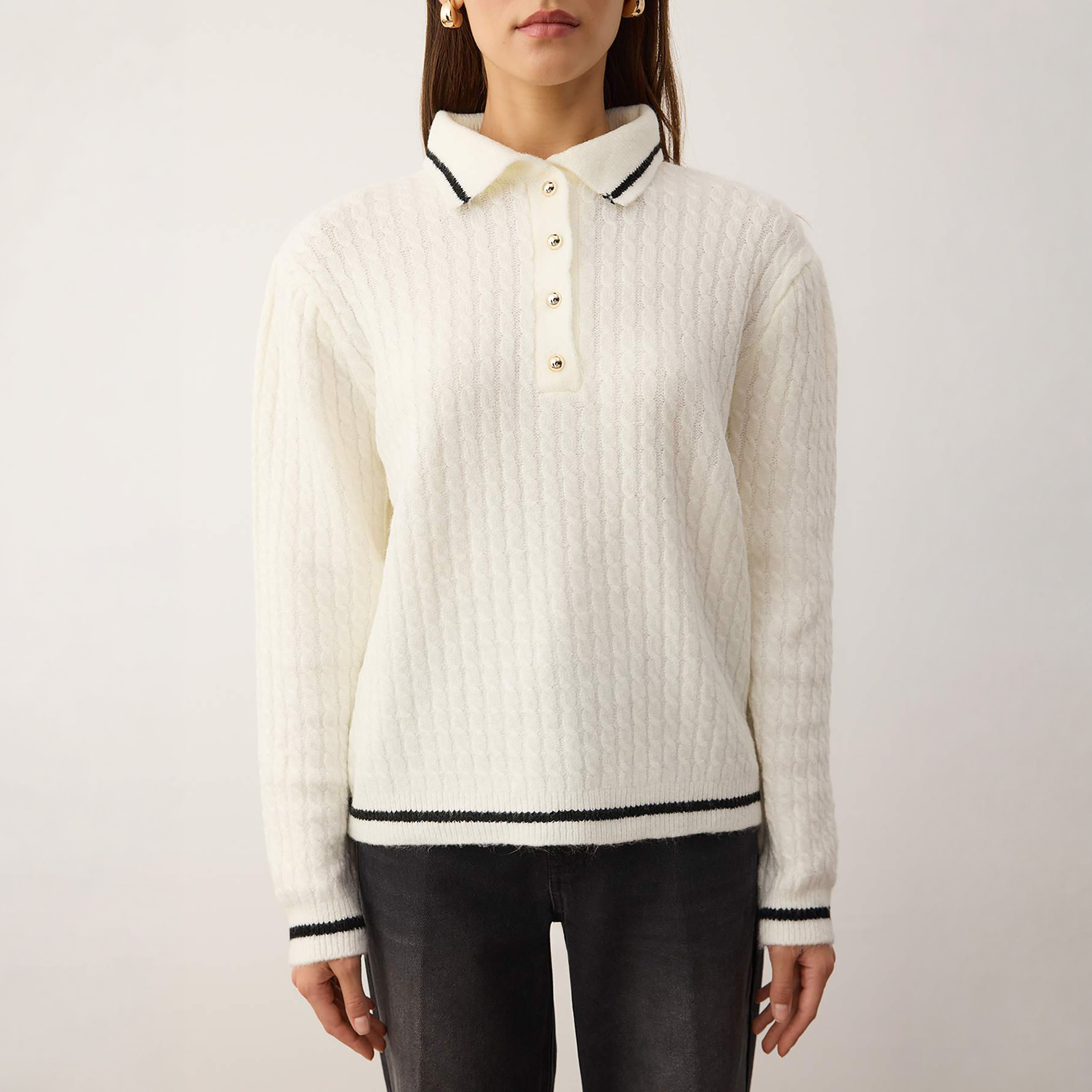 سويت شيرت حريمي أبيض بتريكو مجدول وياقة من تريندي يول ميلا-women-winterwear-cardigansandjumpers-jumpers-image-4