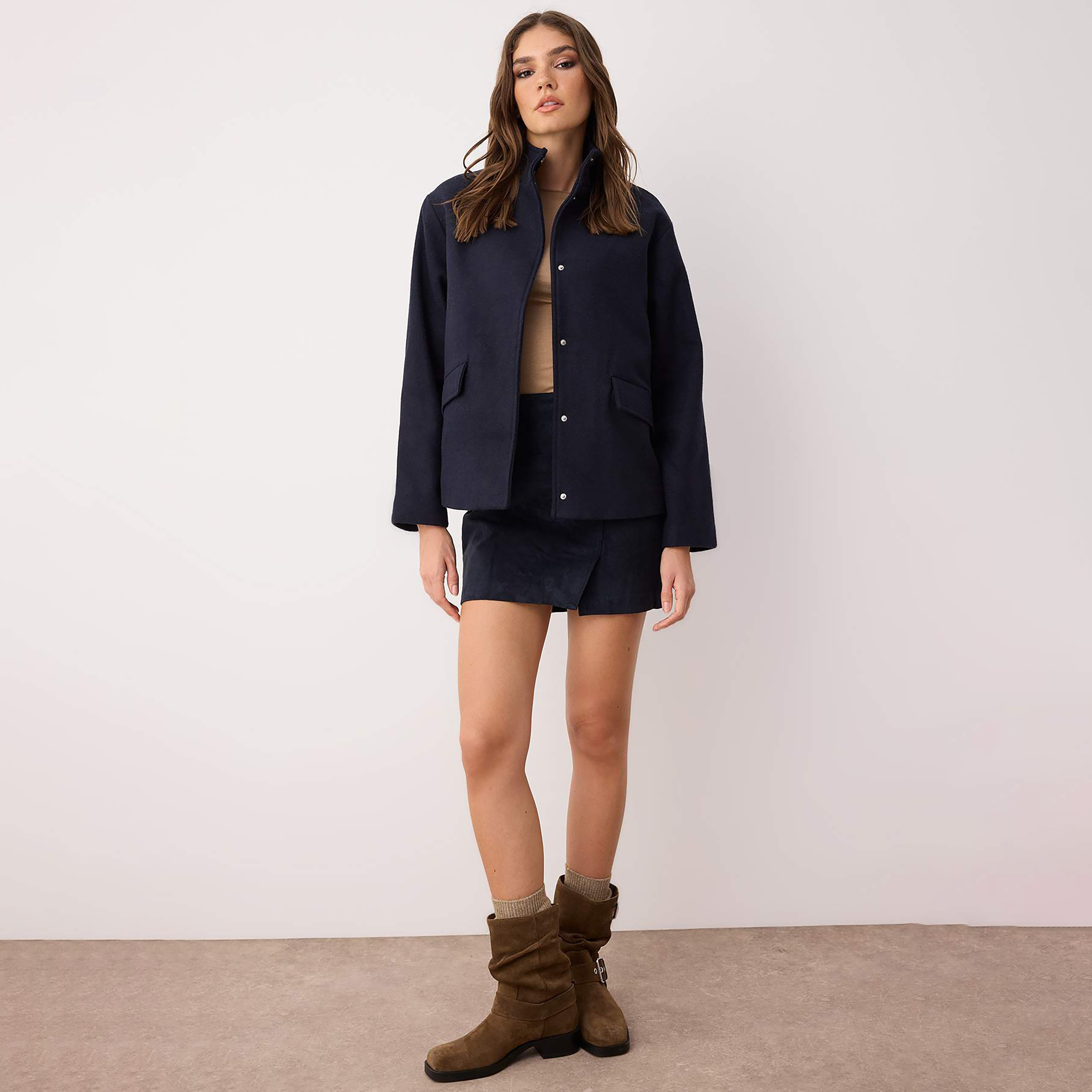 جاكيت حريمي بياقة مرتفعة باللون الكحلي من تريندyول ميلا-women-winterwear-coatsandjackets-jackets-image-2