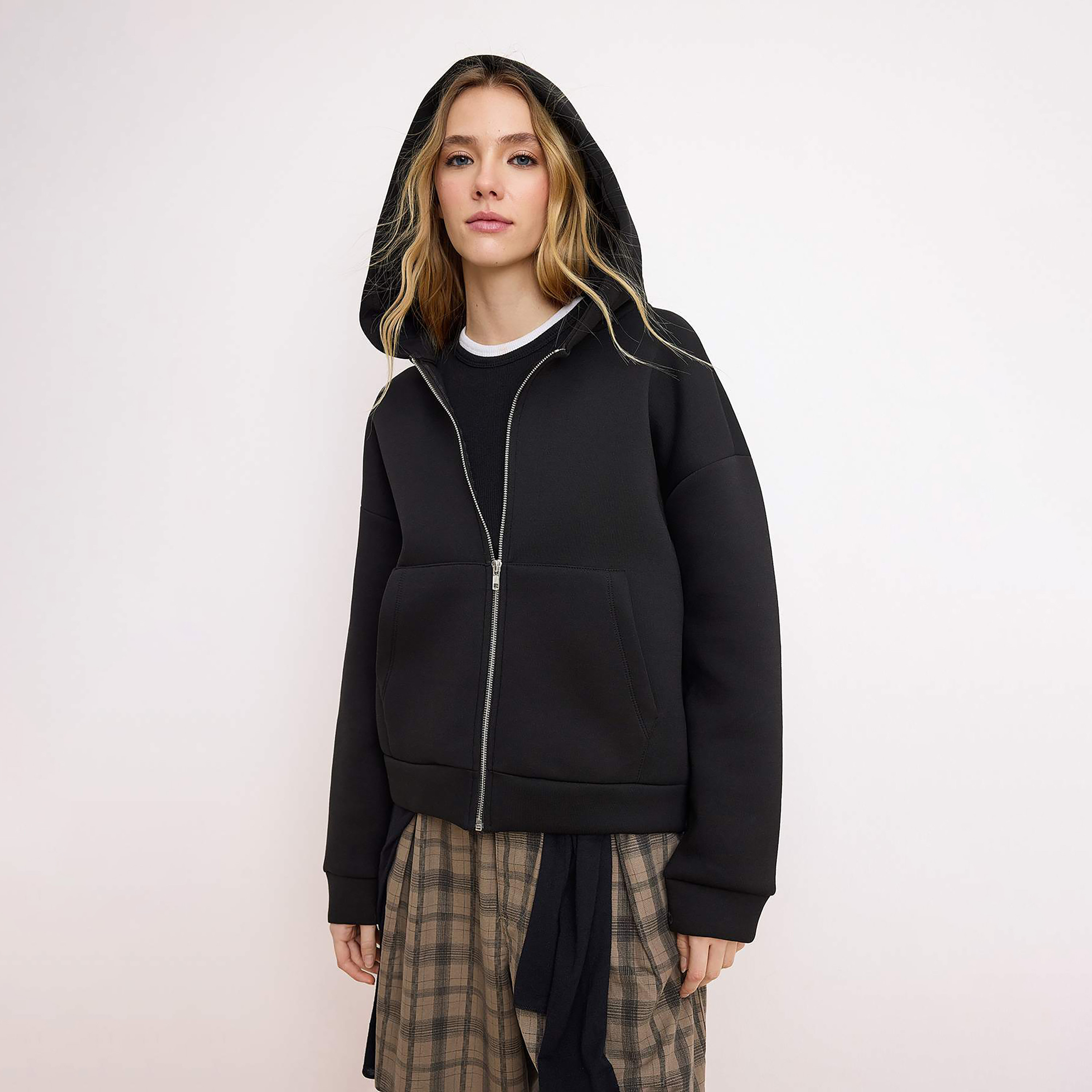 هودي حريمي بأكمام ساقطة من ترendyol-women-clothing-hoodiesandsweatshirts-sweatshirts-image-2
