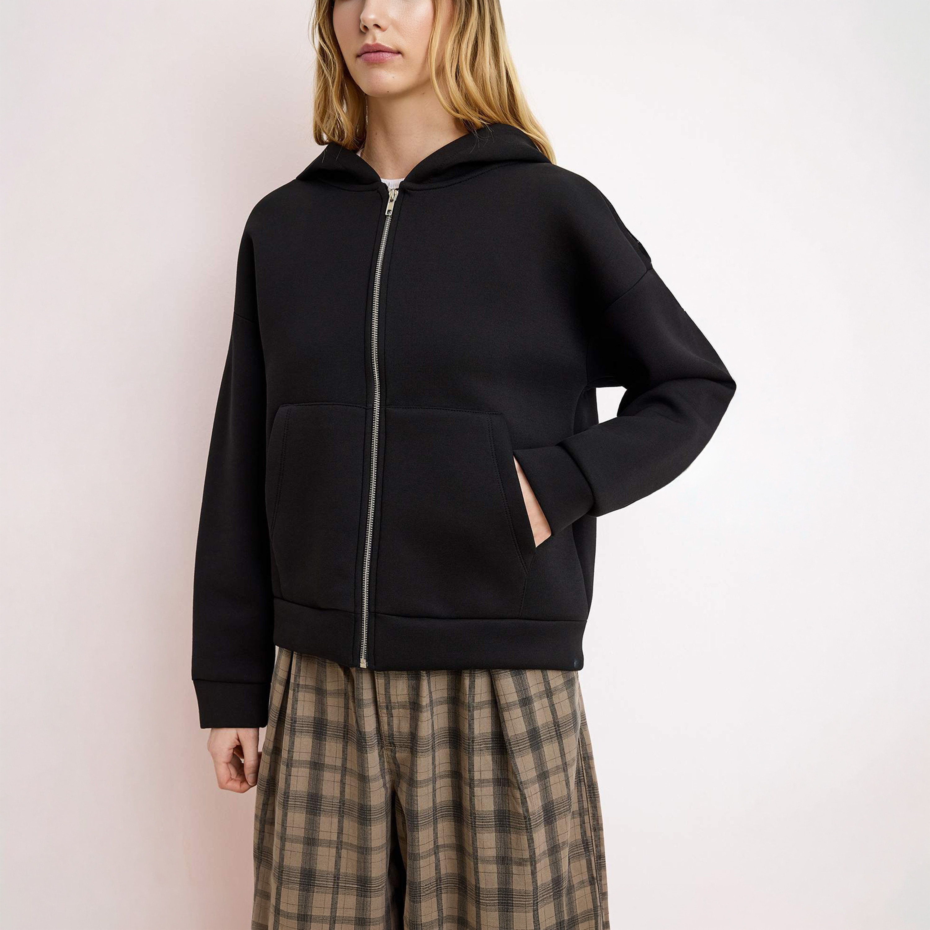 هودي حريمي بأكمام ساقطة من ترendyol-women-clothing-hoodiesandsweatshirts-sweatshirts-image-4