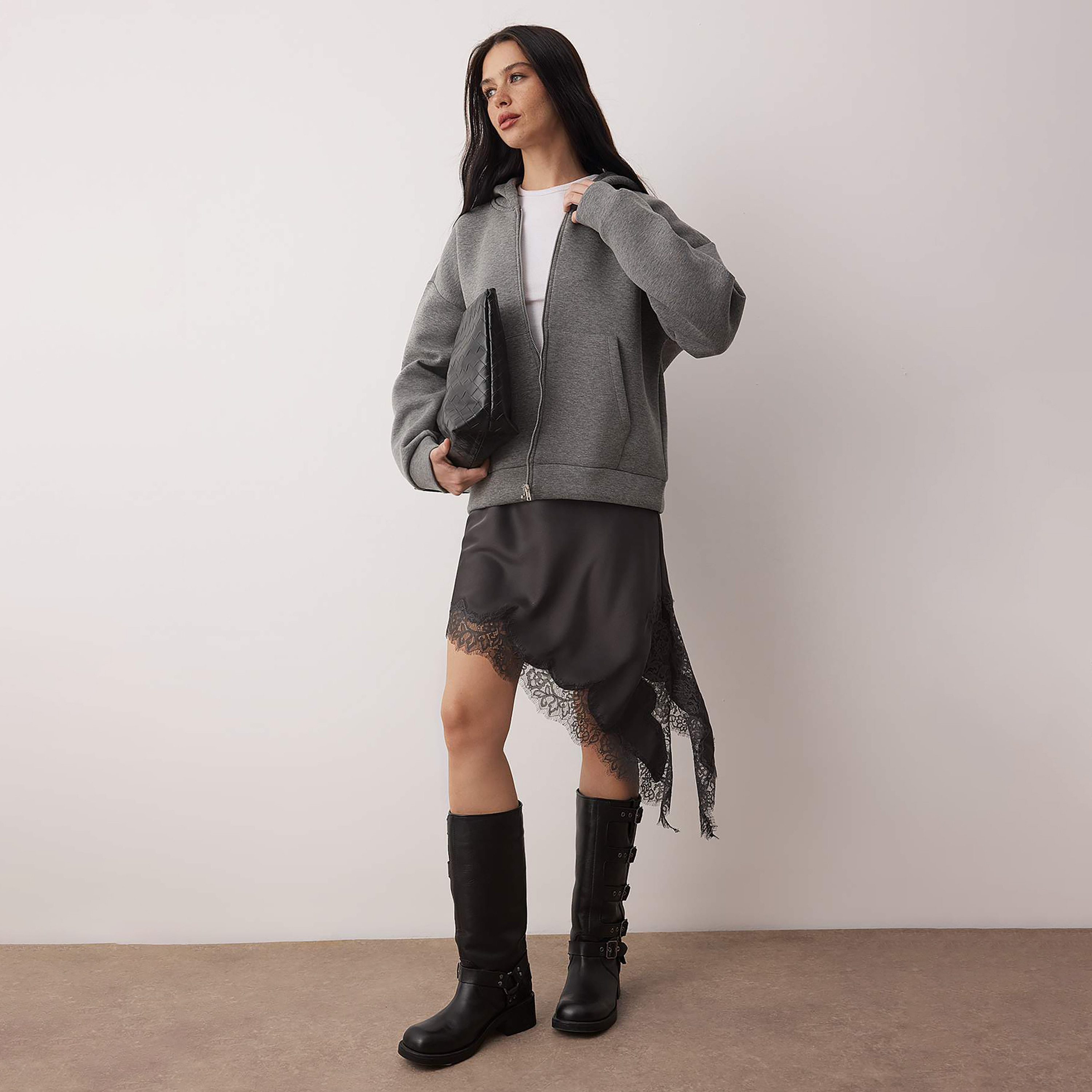 هودي حريمي بأكمام ساقطة من ترendyol-women-clothing-hoodiesandsweatshirts-sweatshirts-image-2